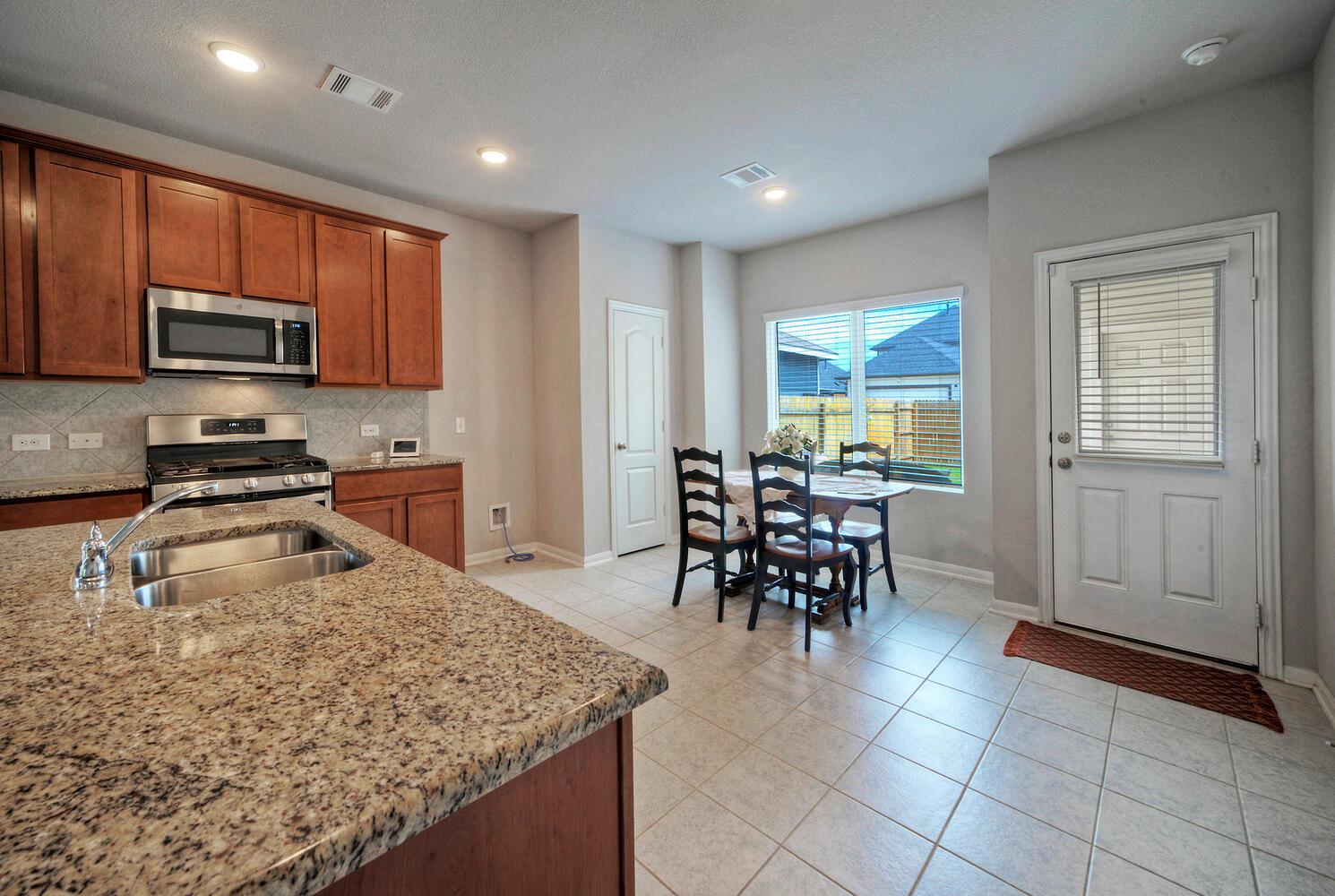 211 Timber Brook Dr, Hutto, TX 78634