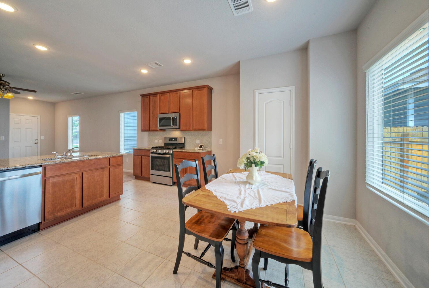 211 Timber Brook Dr, Hutto, TX 78634