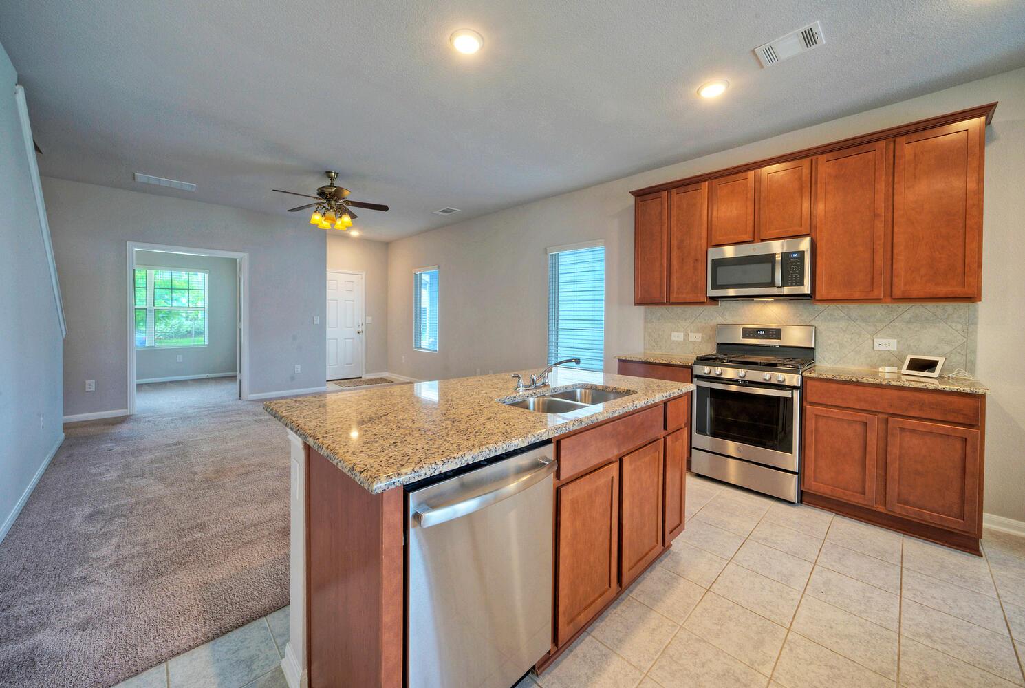 211 Timber Brook Dr, Hutto, TX 78634