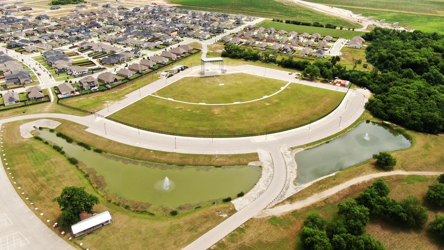 211 Timber Brook Dr, Hutto, TX 78634