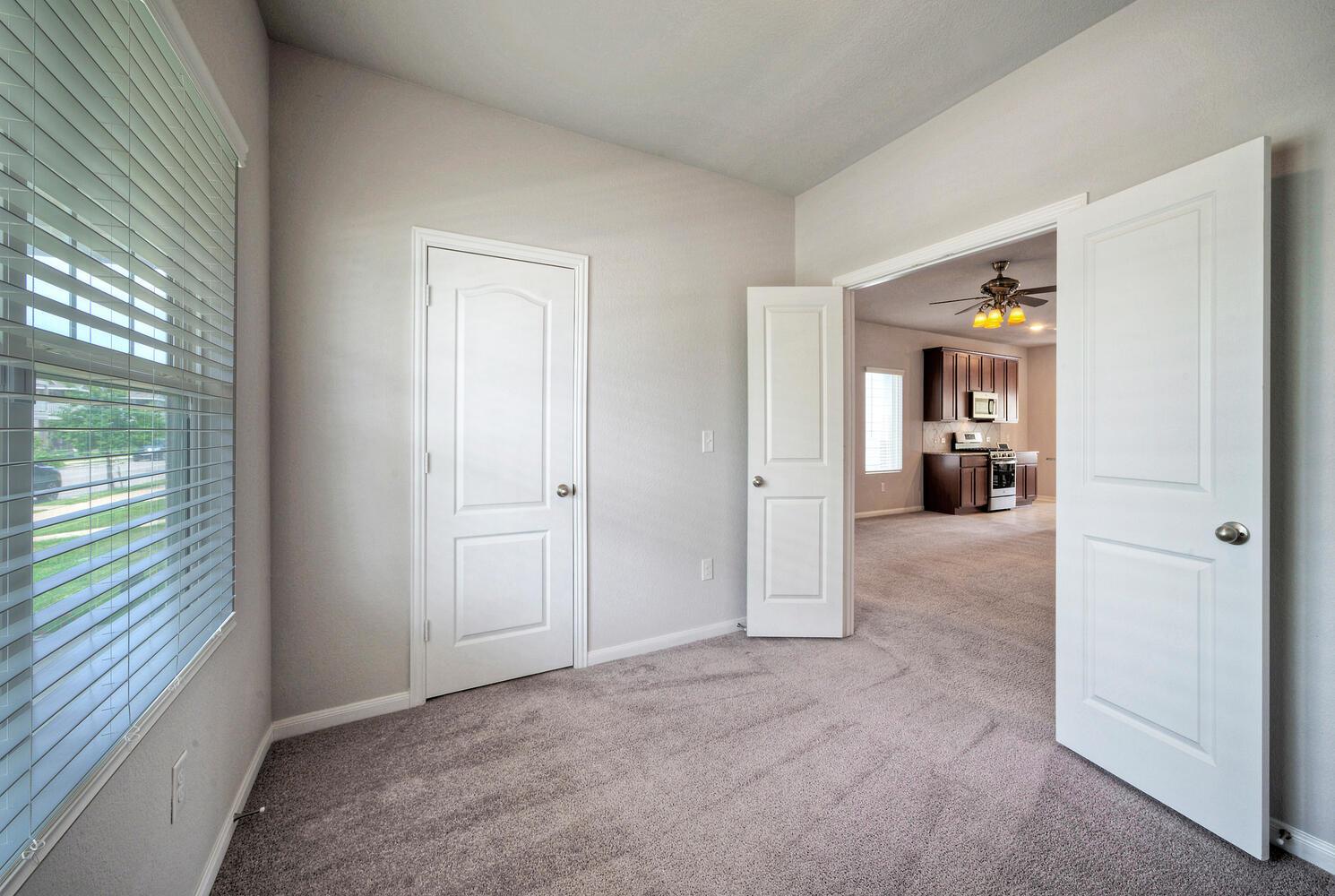 211 Timber Brook Dr, Hutto, TX 78634