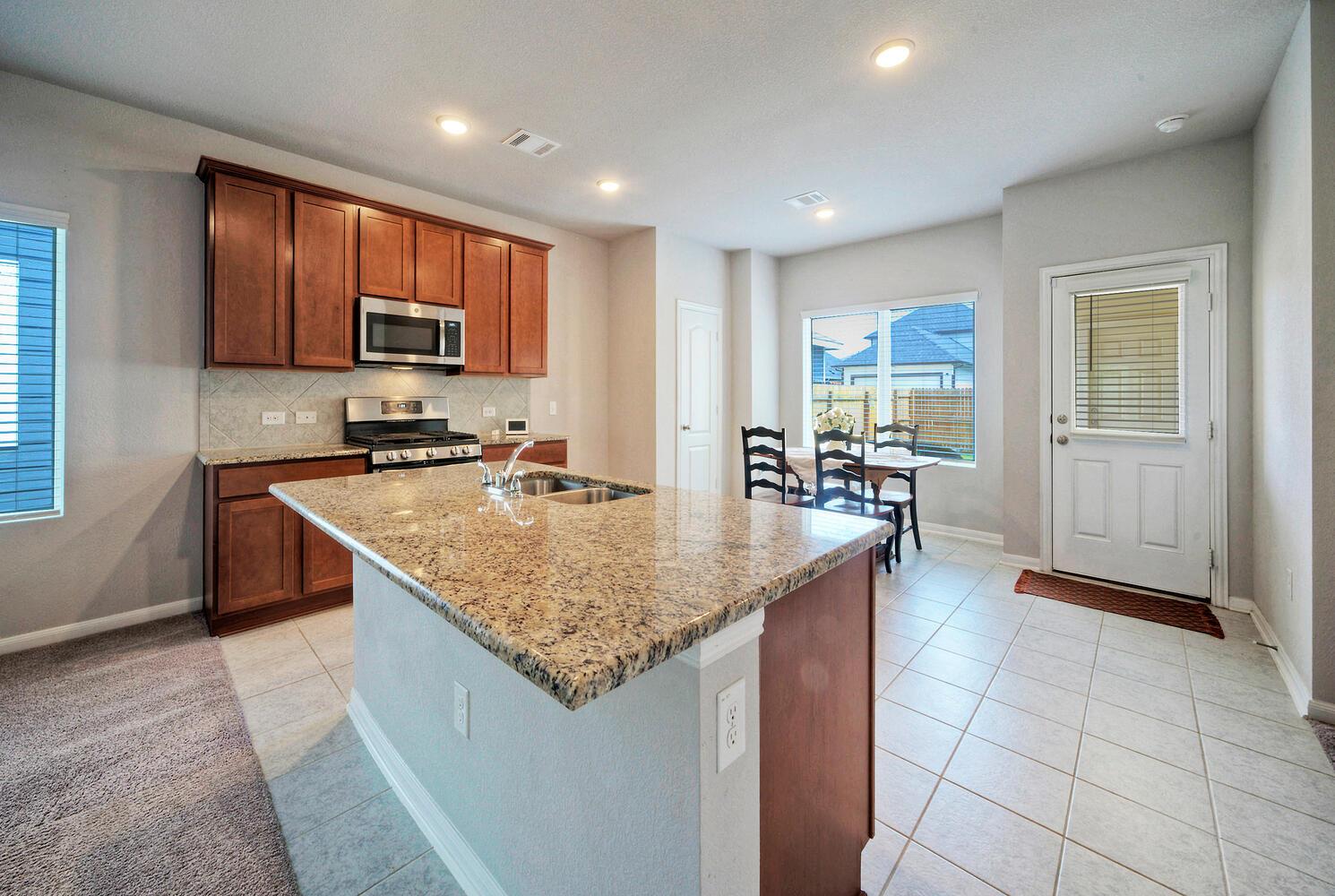 211 Timber Brook Dr, Hutto, TX 78634