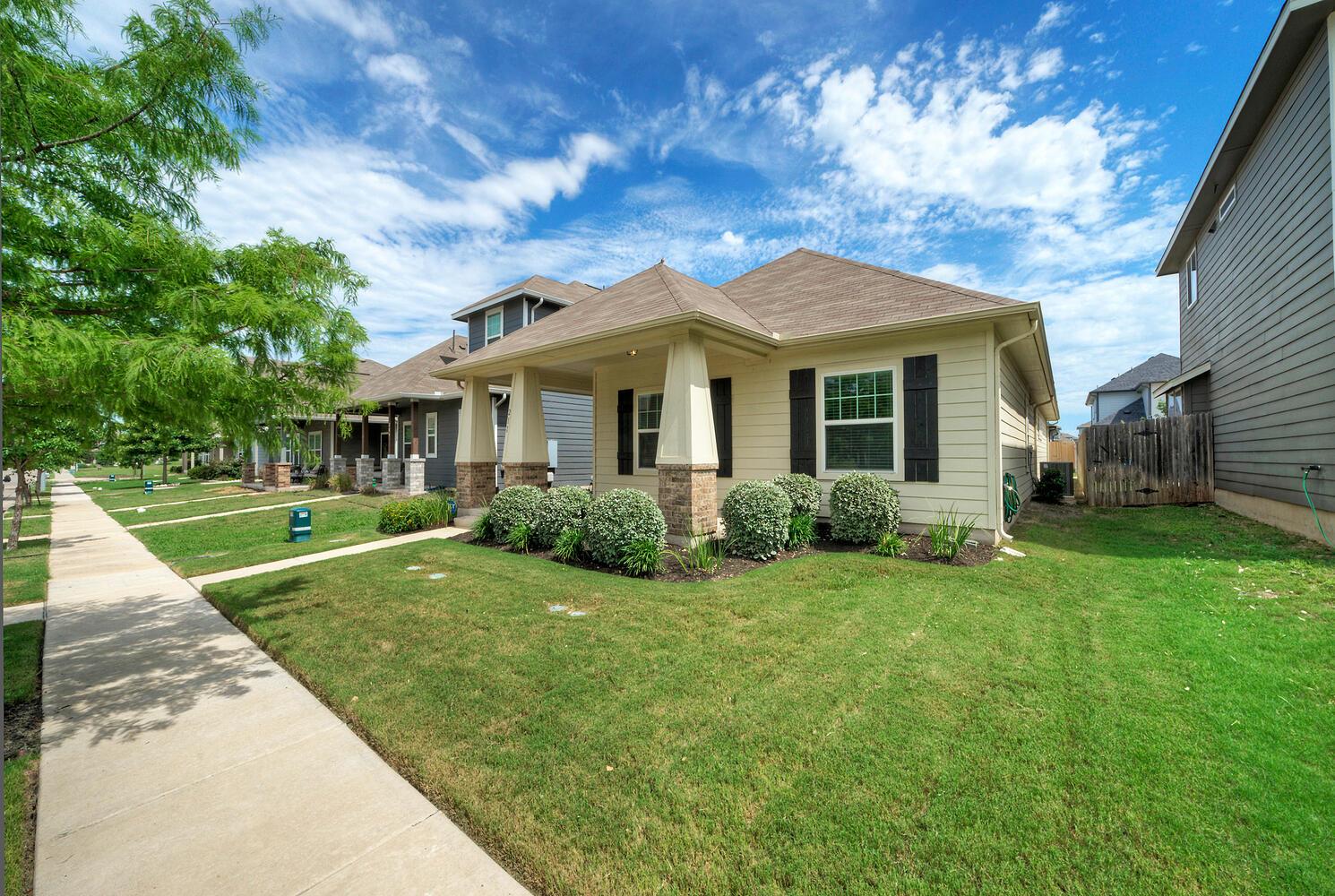 211 Timber Brook Dr, Hutto, TX 78634