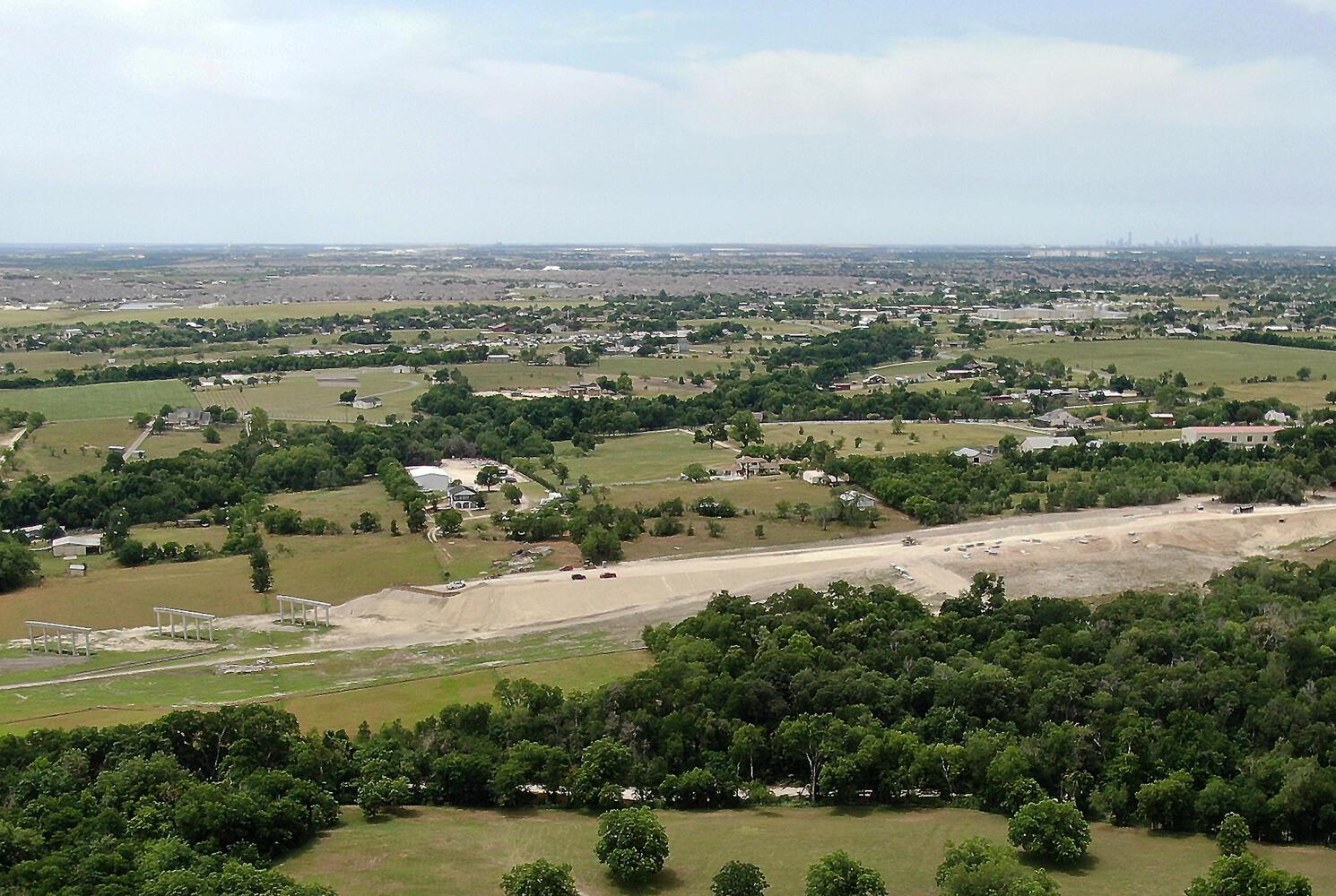 211 Timber Brook Dr, Hutto, TX 78634