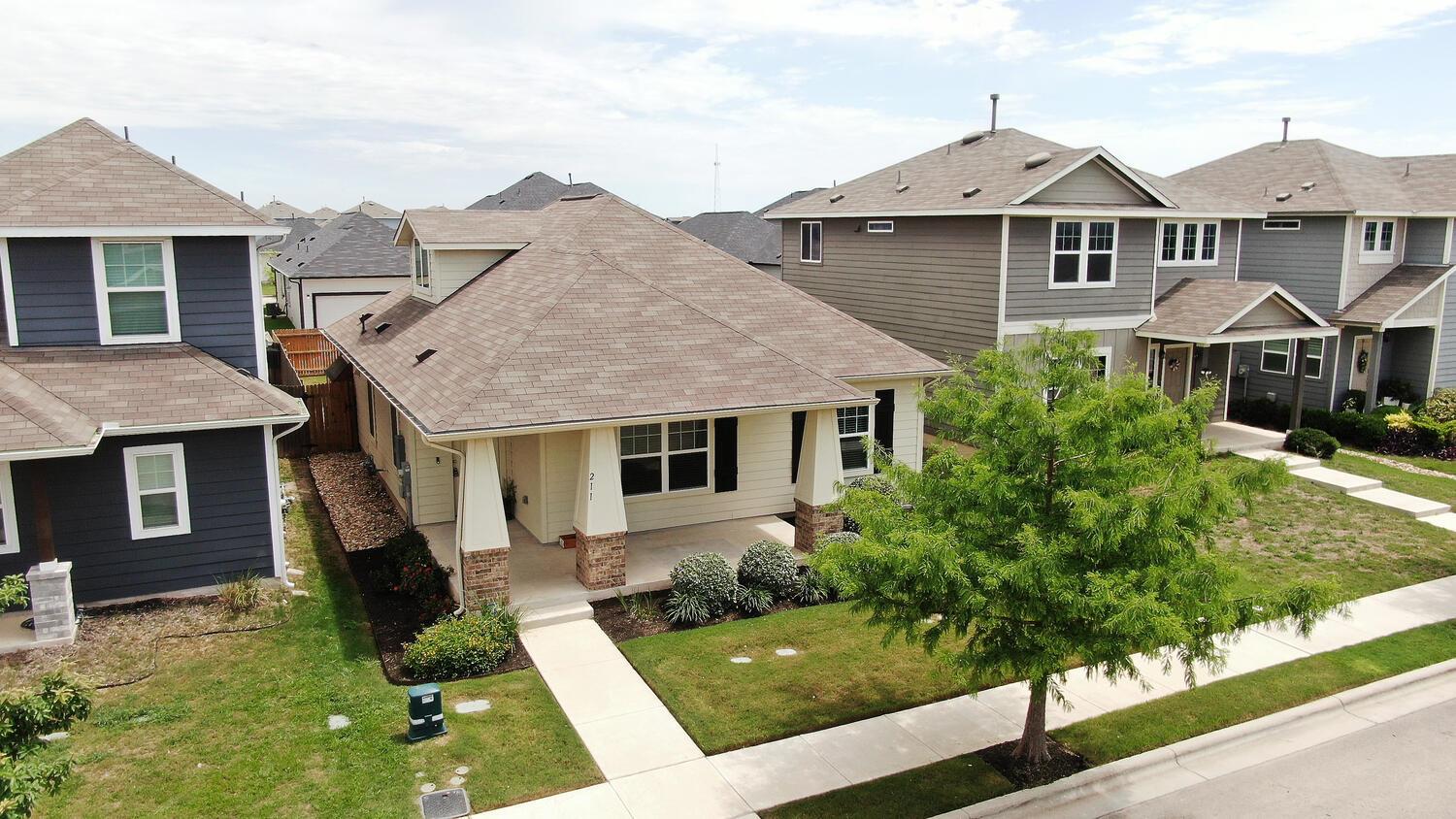 211 Timber Brook Dr, Hutto, TX 78634