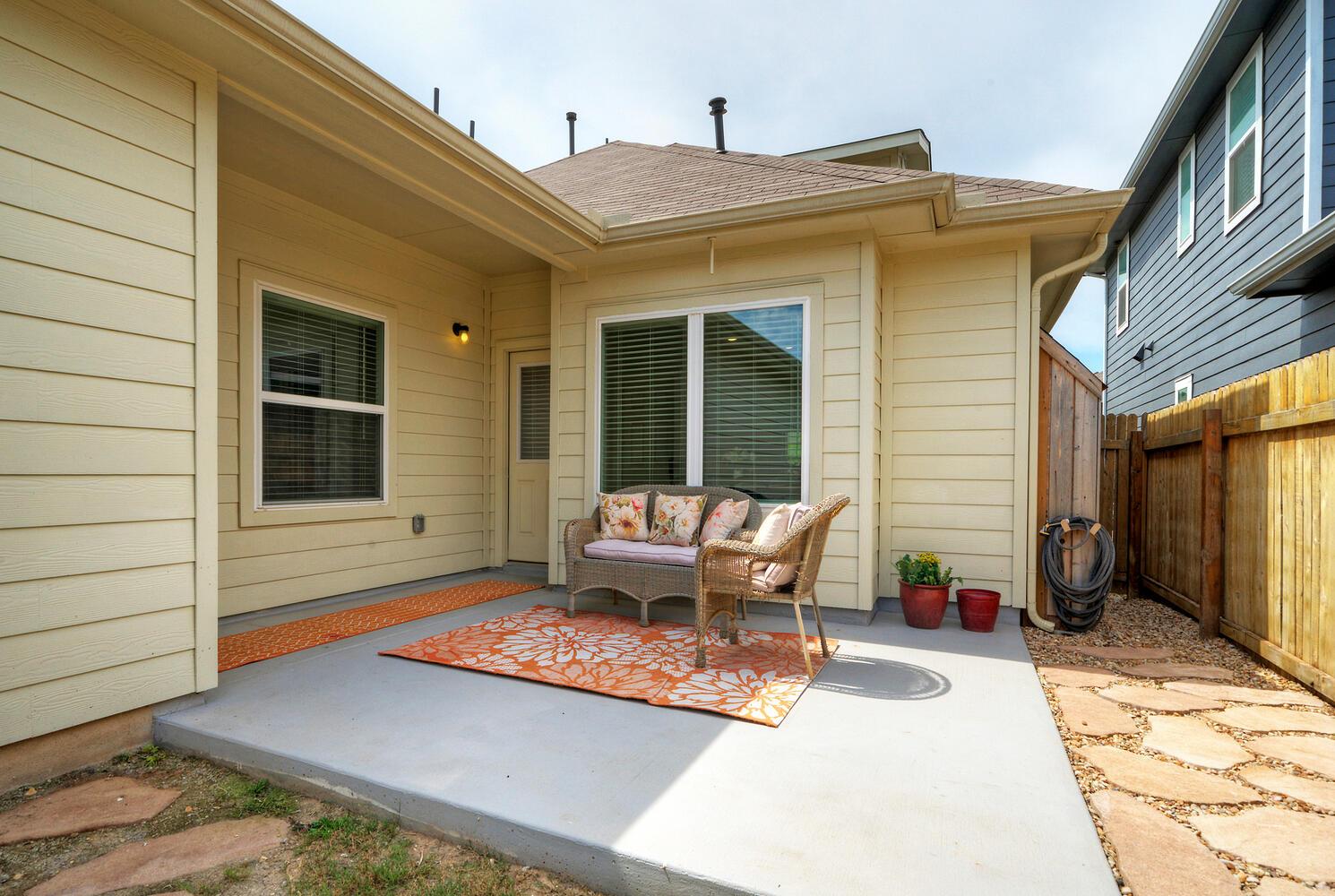 211 Timber Brook Dr, Hutto, TX 78634