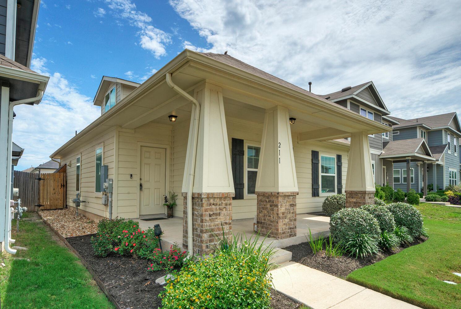 211 Timber Brook Dr, Hutto, TX 78634