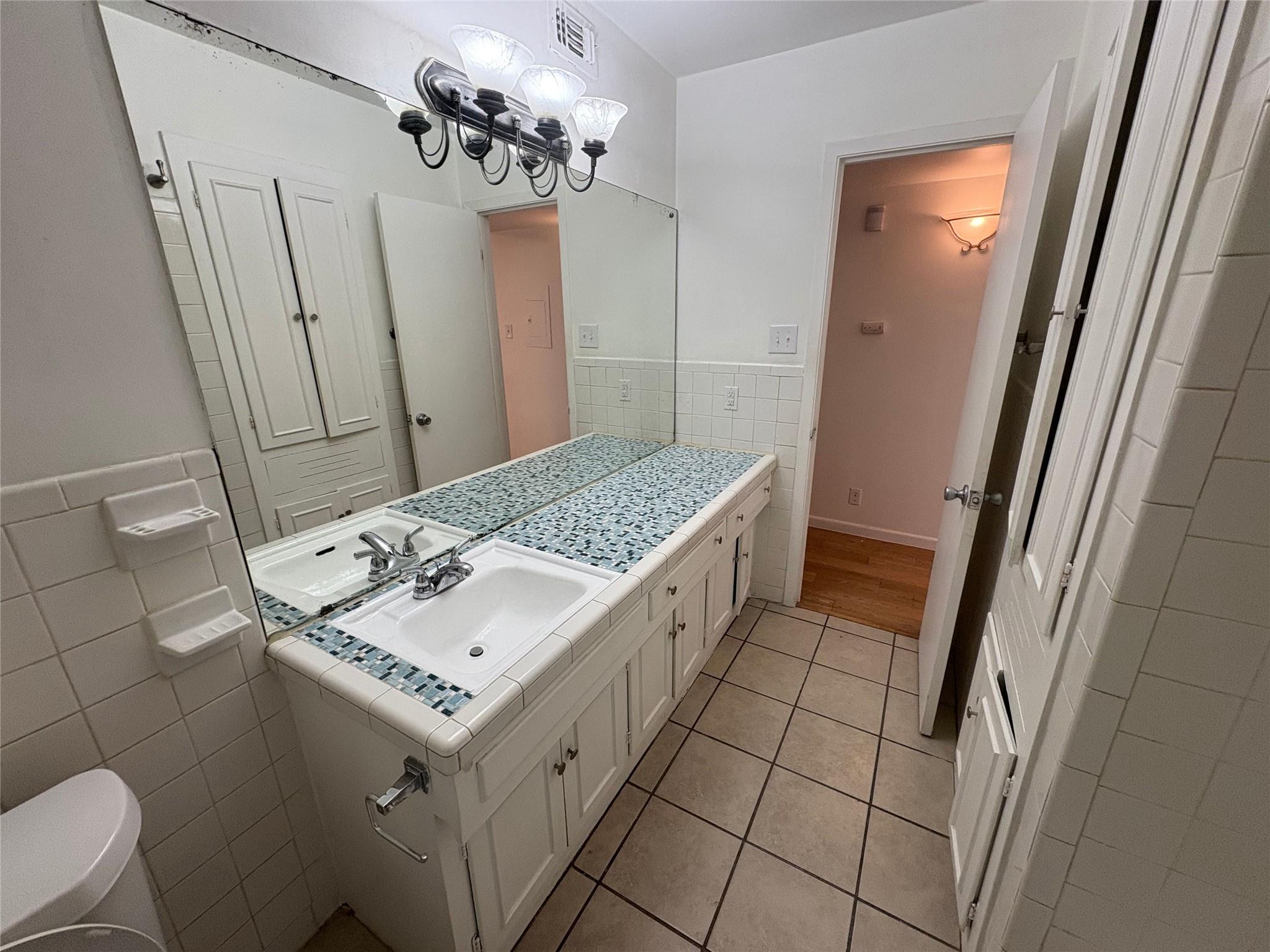 7914 Mullen Dr # 105, Austin, TX 78757