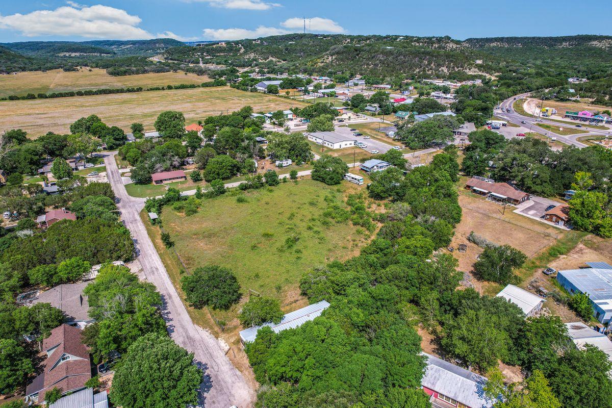 201 Oak Dr, Canyon Lake, TX 78132