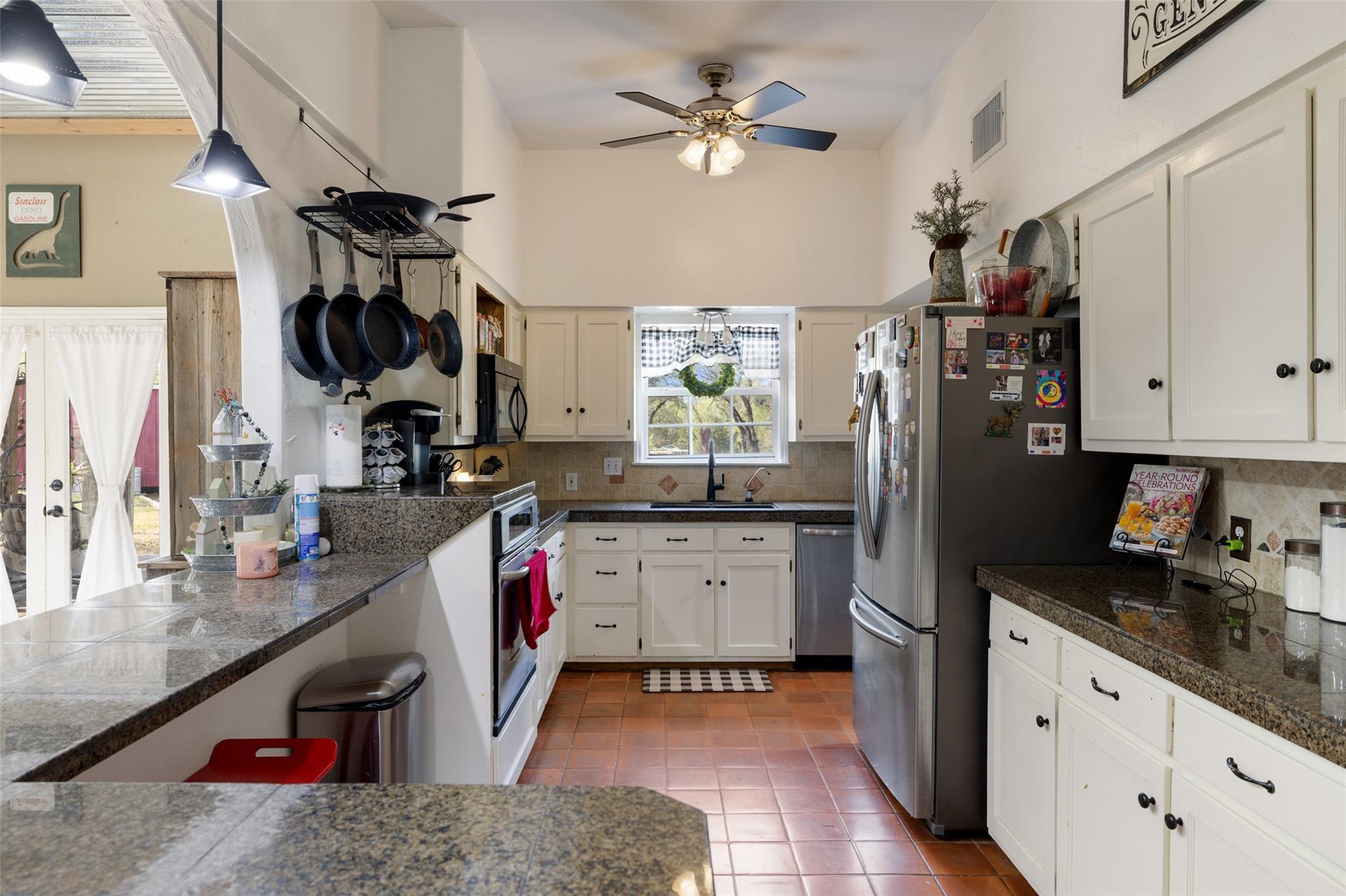 4414 Three Creek Trl, Spicewood, TX 78669