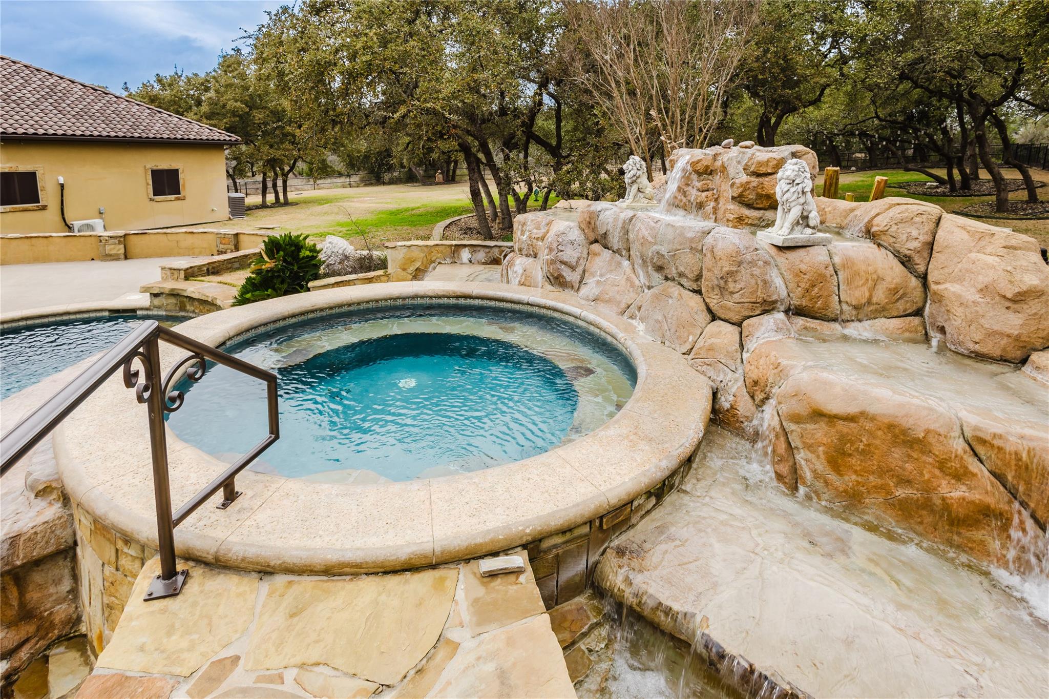 1024 Spanish Trl, New Braunfels, TX 78132