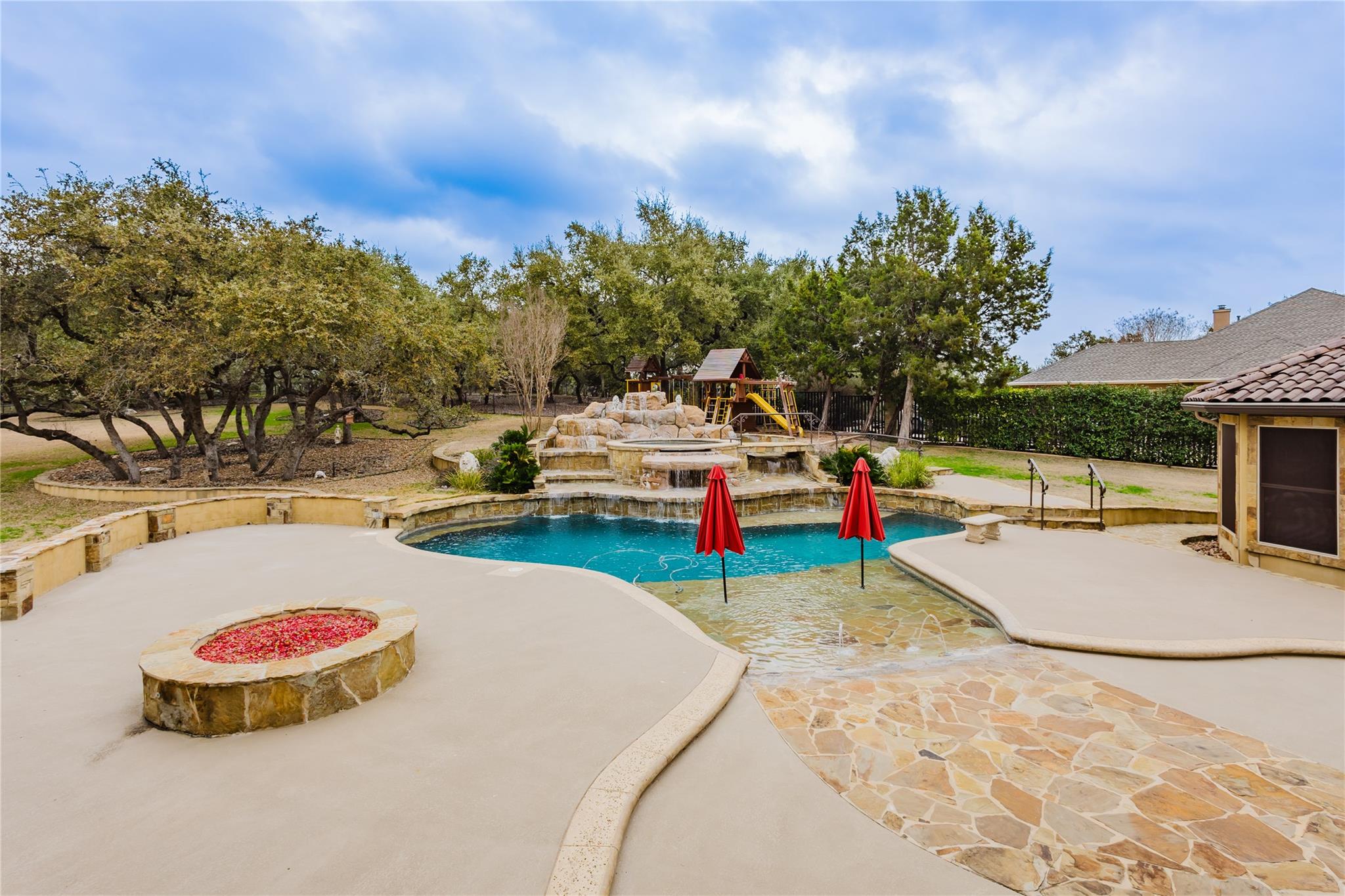 1024 Spanish Trl, New Braunfels, TX 78132