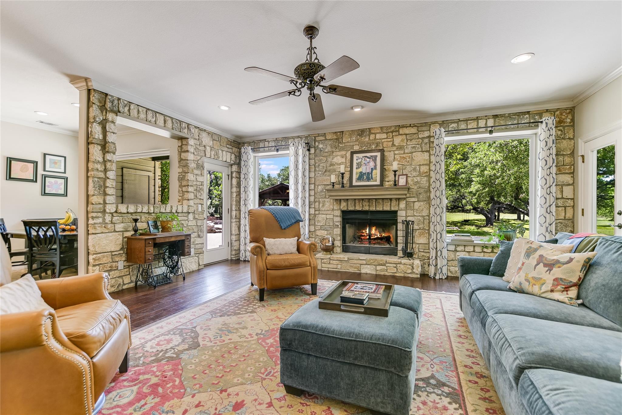 1011 Oak Meadow Dr, Dripping Springs, TX 78620