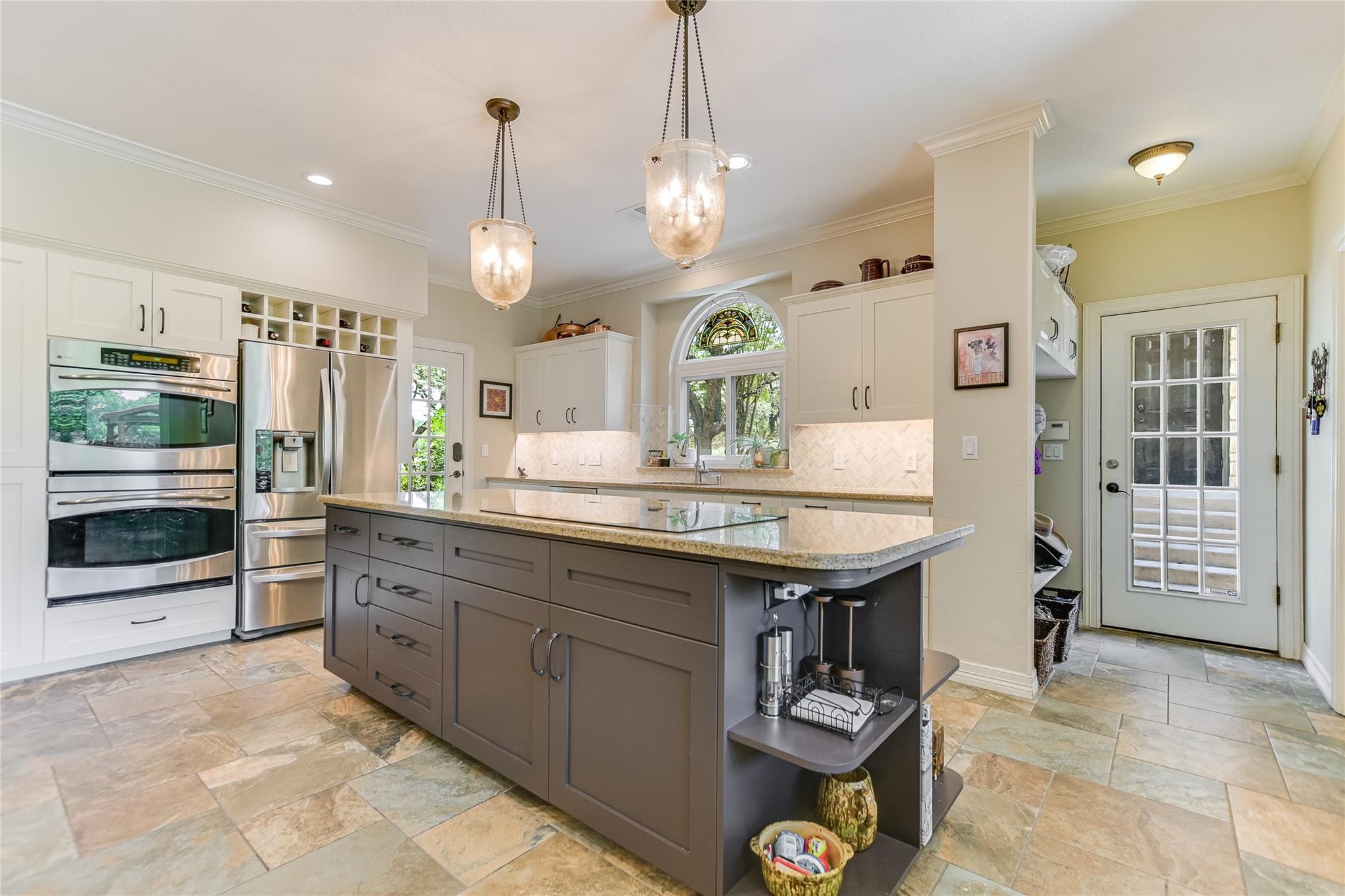 1011 Oak Meadow Dr, Dripping Springs, TX 78620
