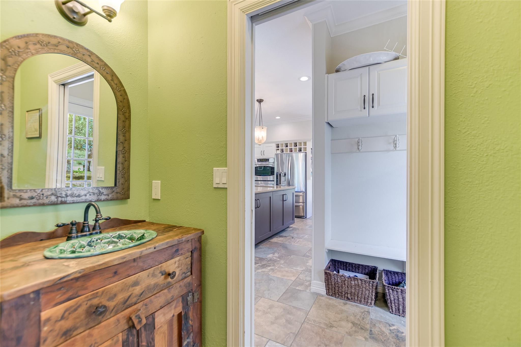 1011 Oak Meadow Dr, Dripping Springs, TX 78620