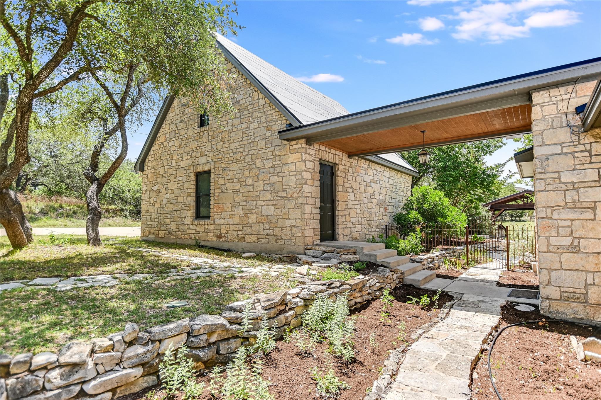 1011 Oak Meadow Dr, Dripping Springs, TX 78620