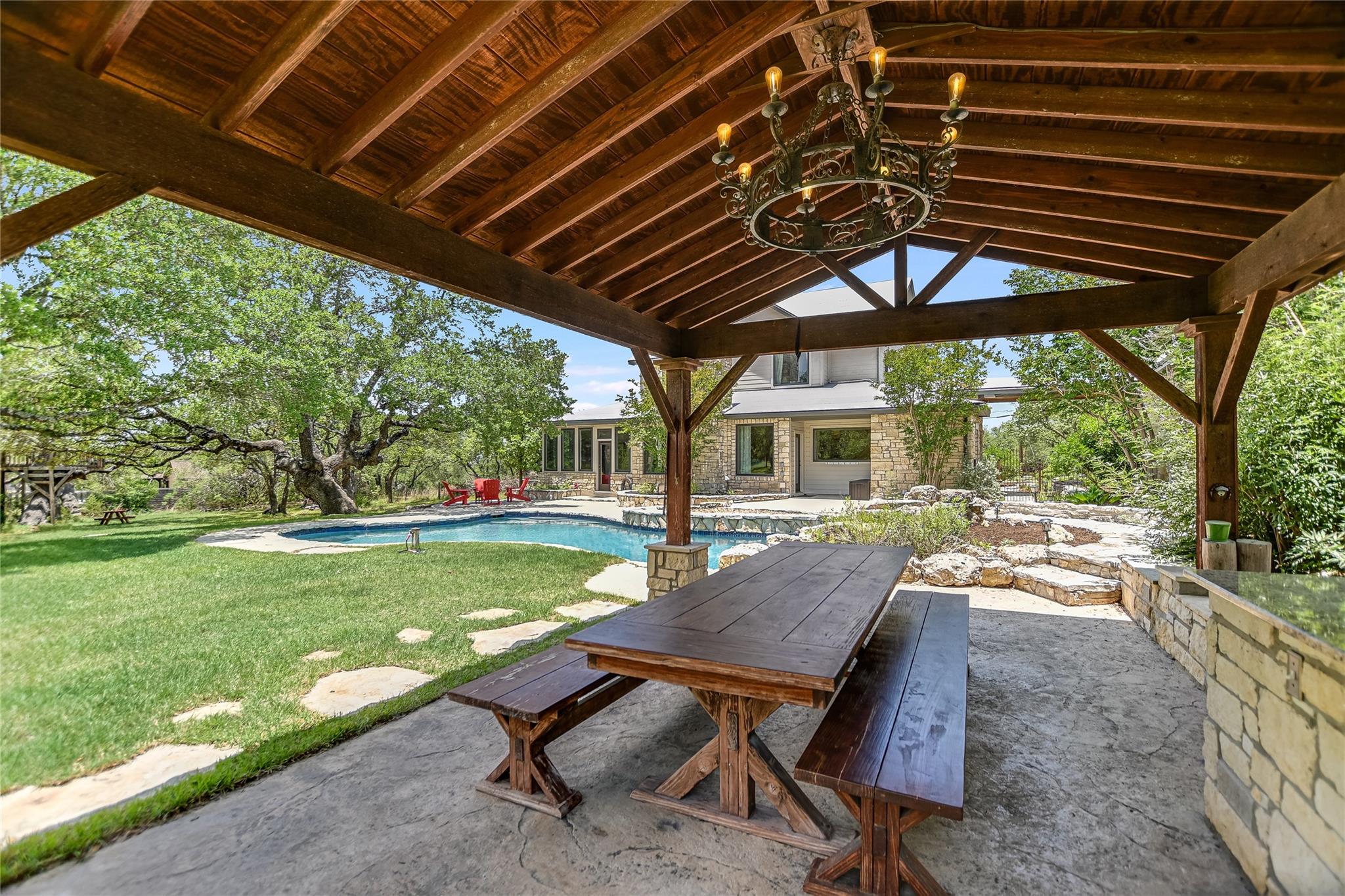 1011 Oak Meadow Dr, Dripping Springs, TX 78620