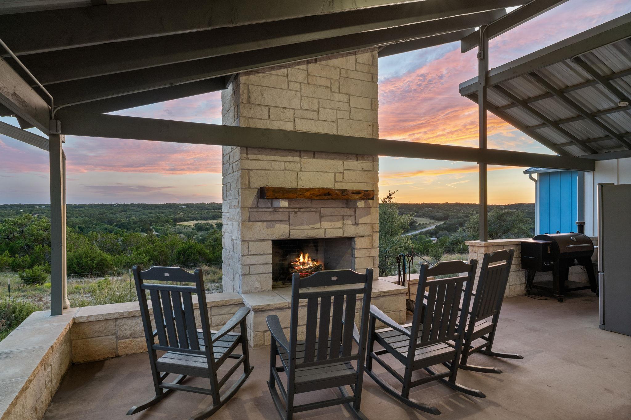 365 Billy Sisson Rd, Johnson City, TX 78636