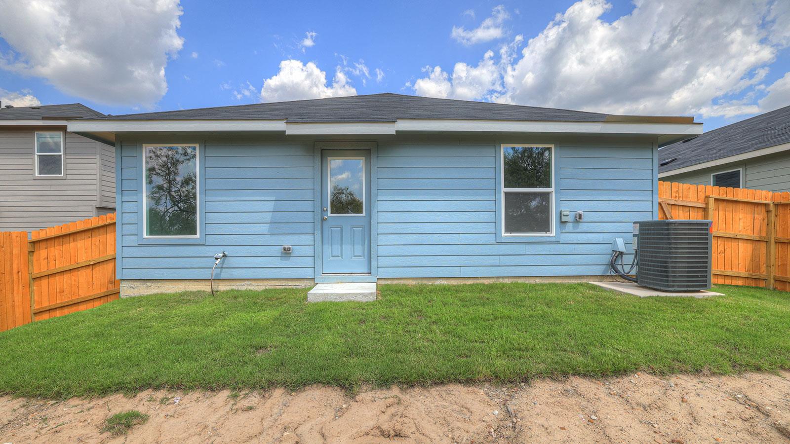 410 WILD GOOSE Dr, Luling, TX 78648