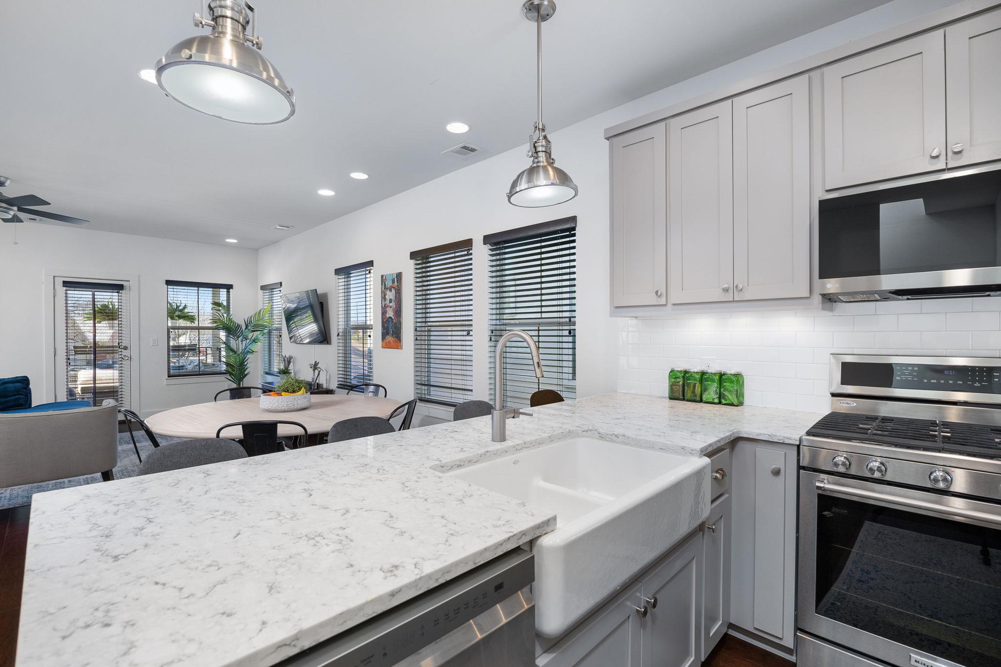 2703 Halcyon Dr # Eight, Austin, TX 78702