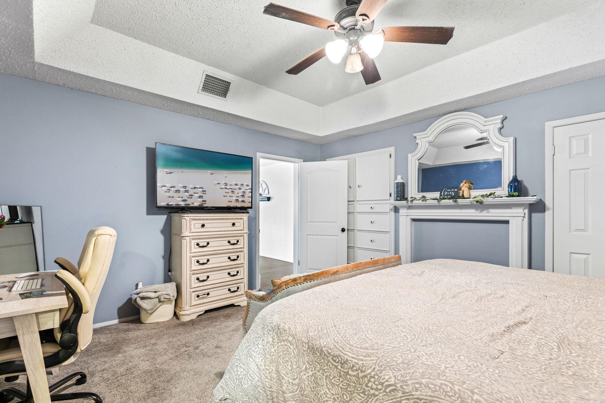 116 S Hackberry Ave, Luling, TX 78648