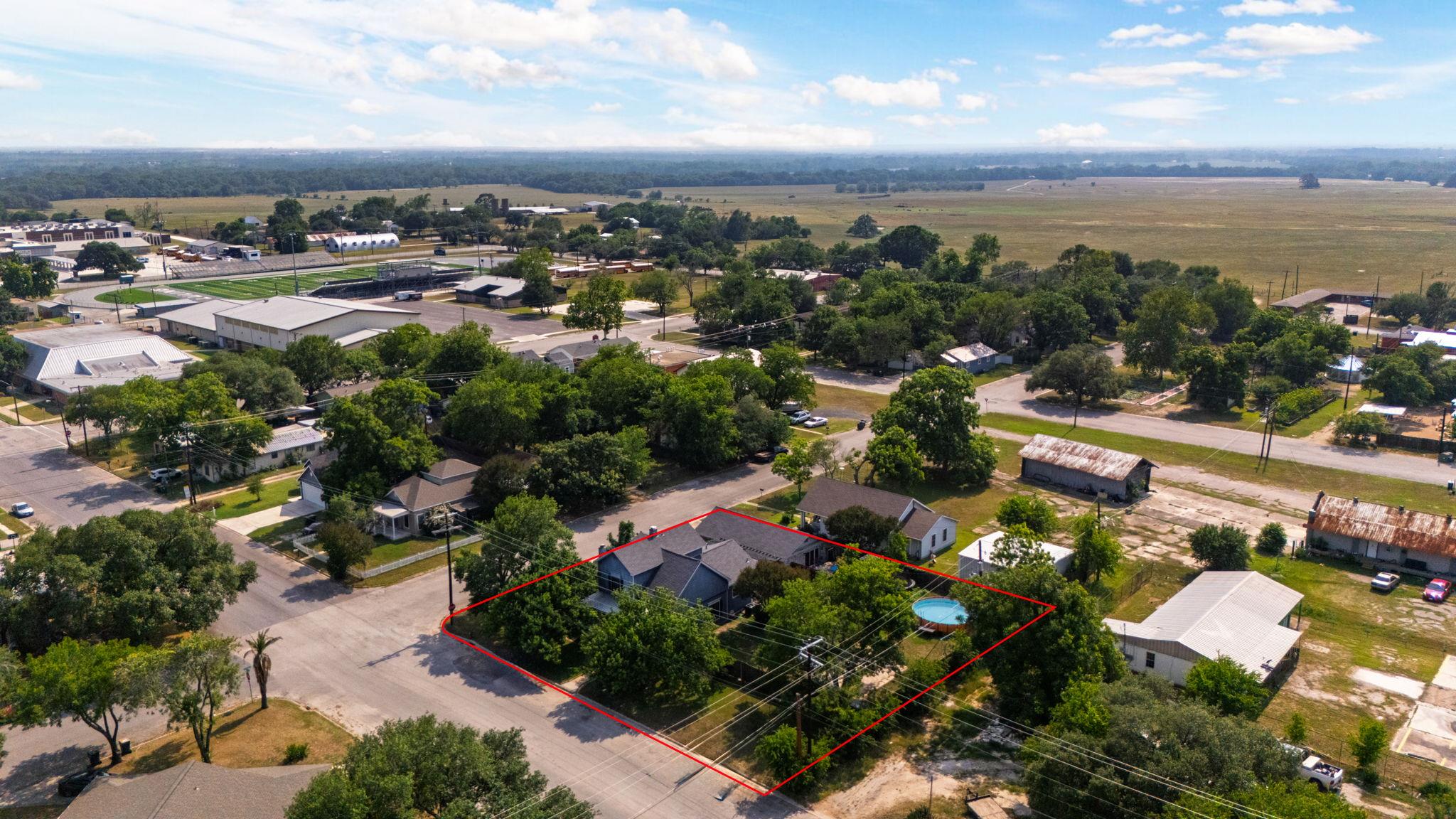 116 S Hackberry Ave, Luling, TX 78648