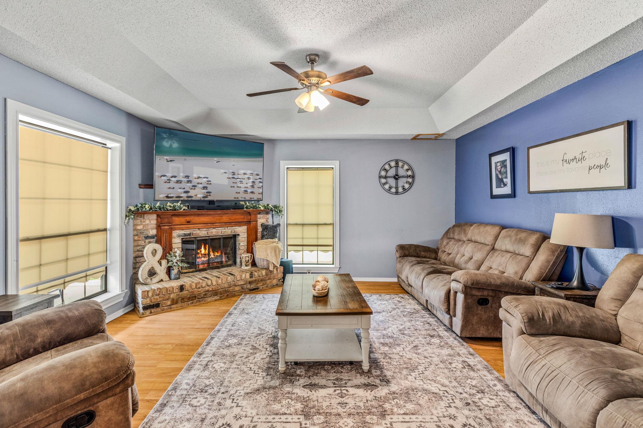 116 S Hackberry Ave, Luling, TX 78648