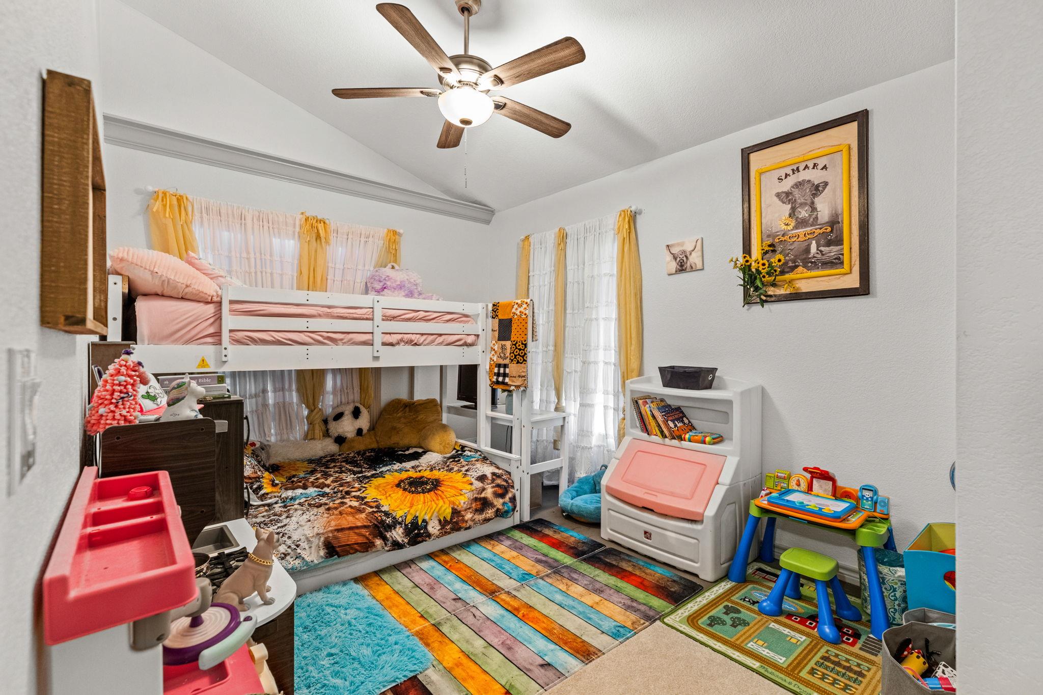 116 S Hackberry Ave, Luling, TX 78648