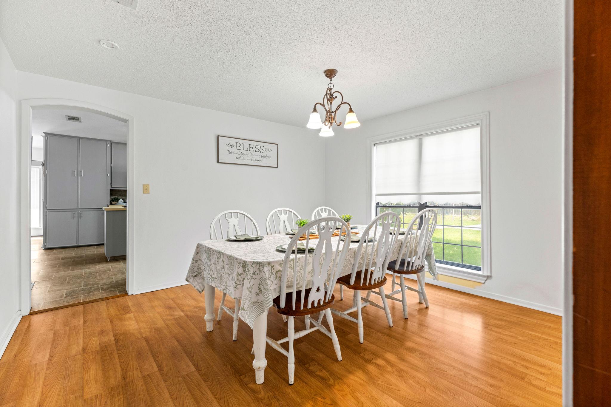116 S Hackberry Ave, Luling, TX 78648