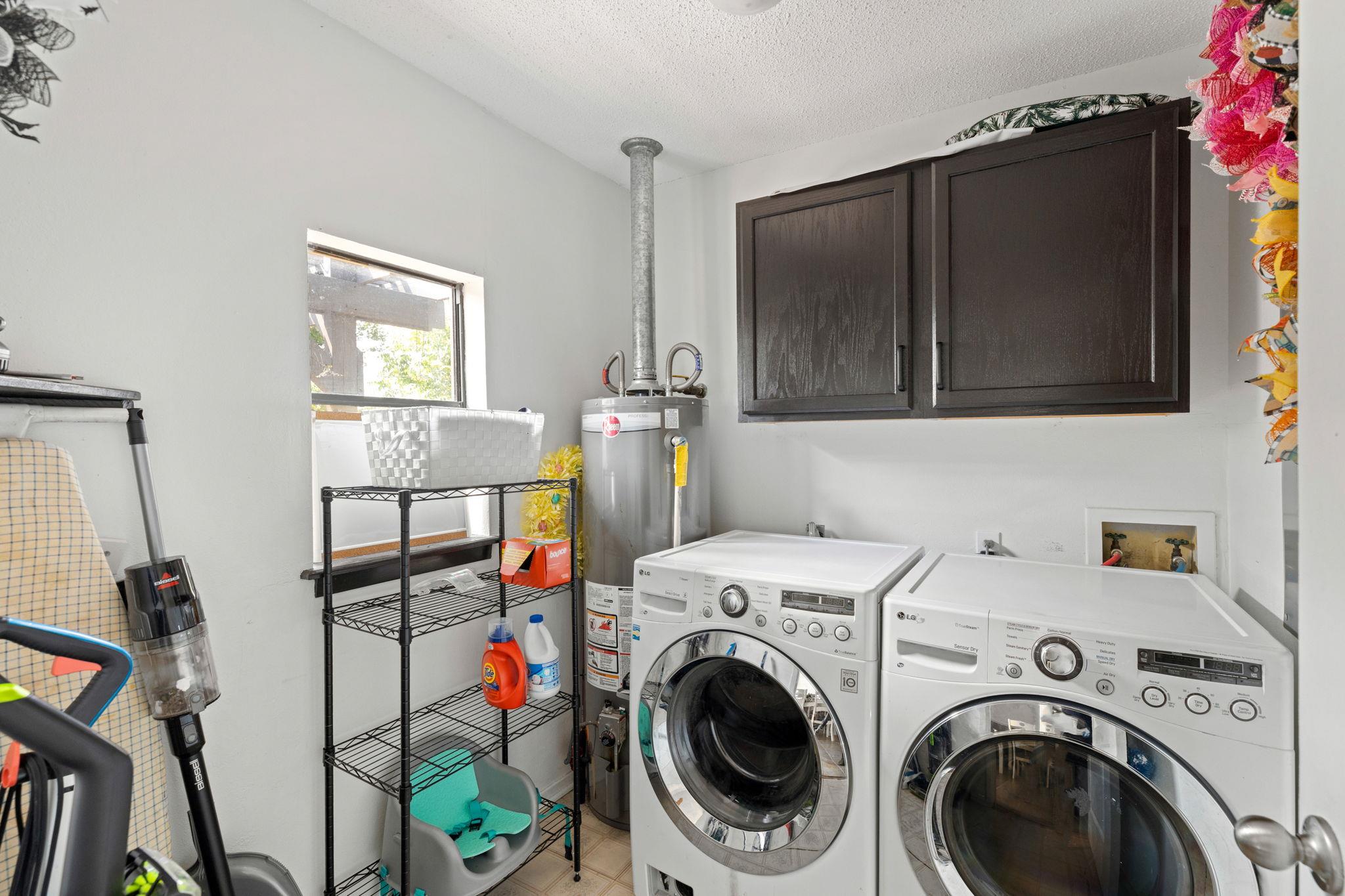 116 S Hackberry Ave, Luling, TX 78648