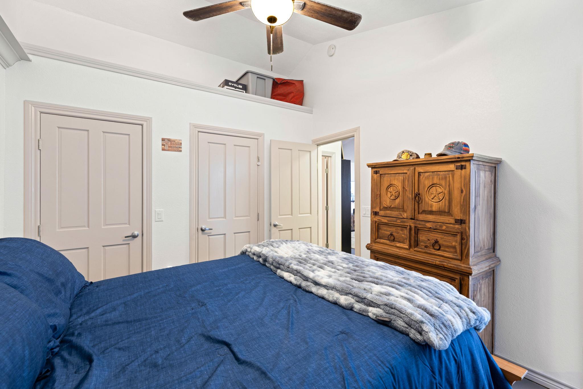116 S Hackberry Ave, Luling, TX 78648