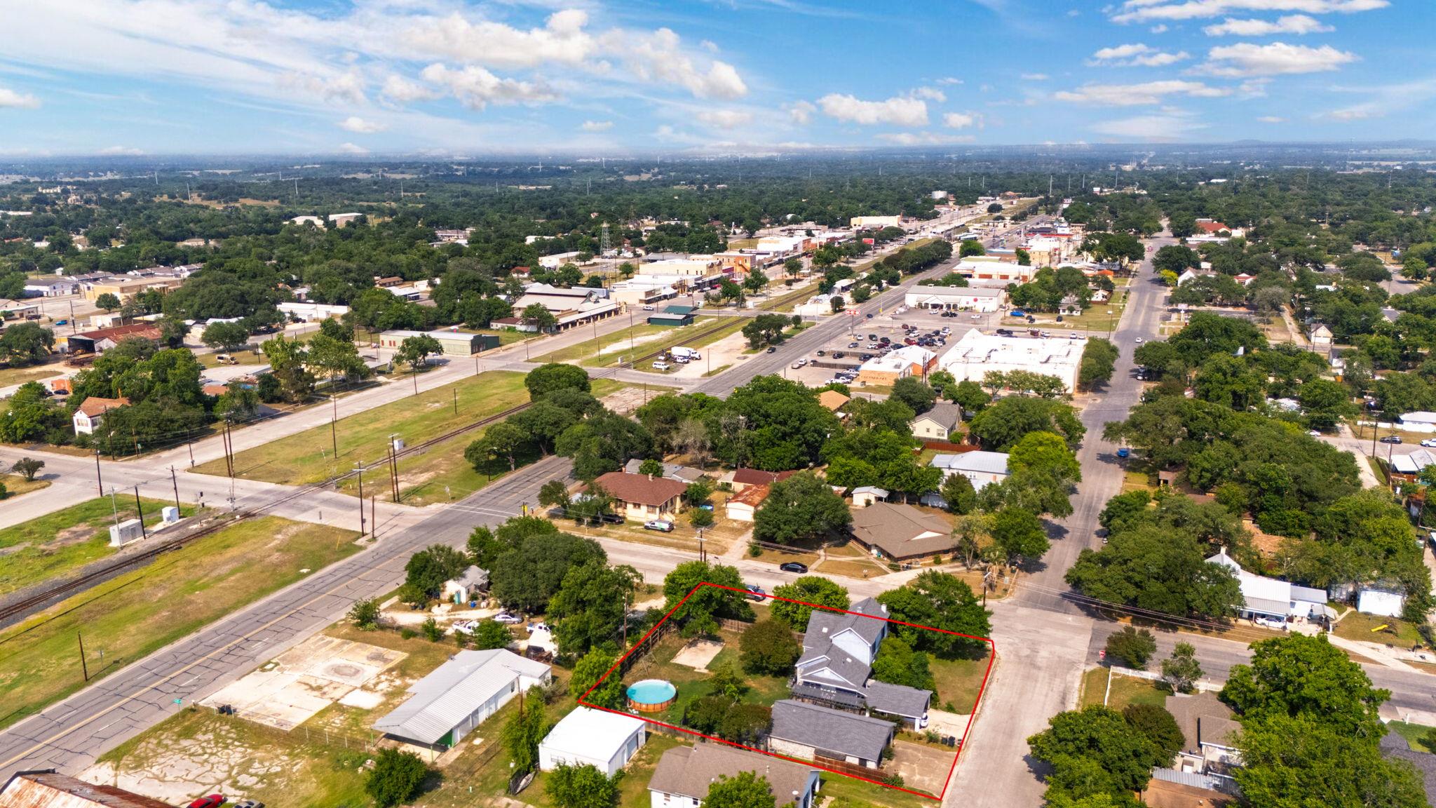 116 S Hackberry Ave, Luling, TX 78648