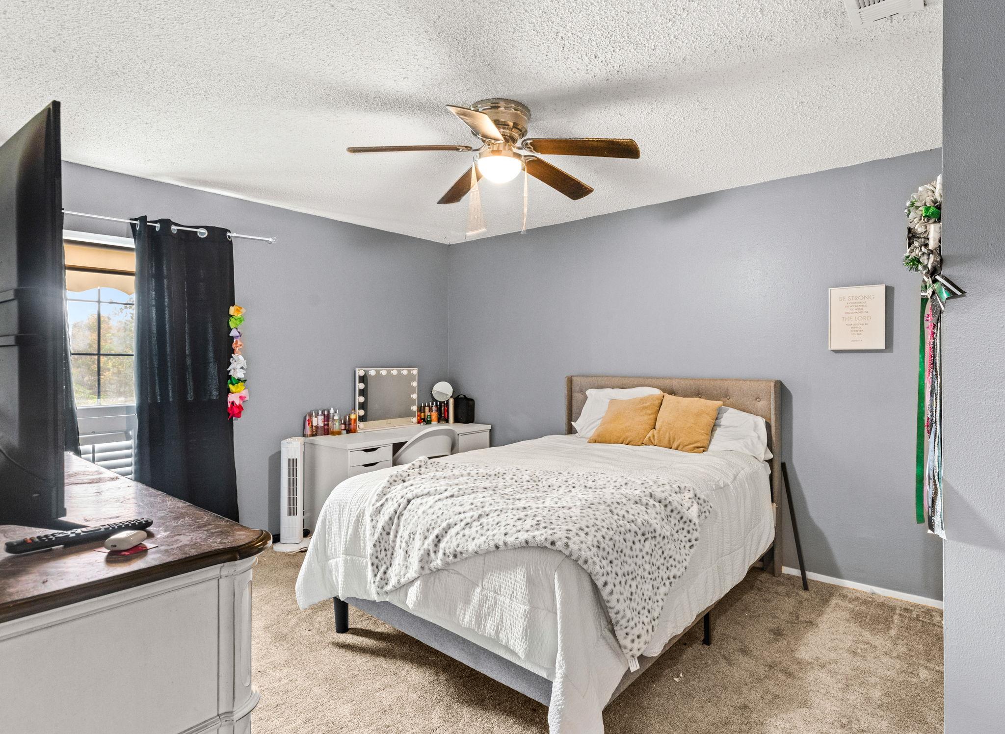 116 S Hackberry Ave, Luling, TX 78648