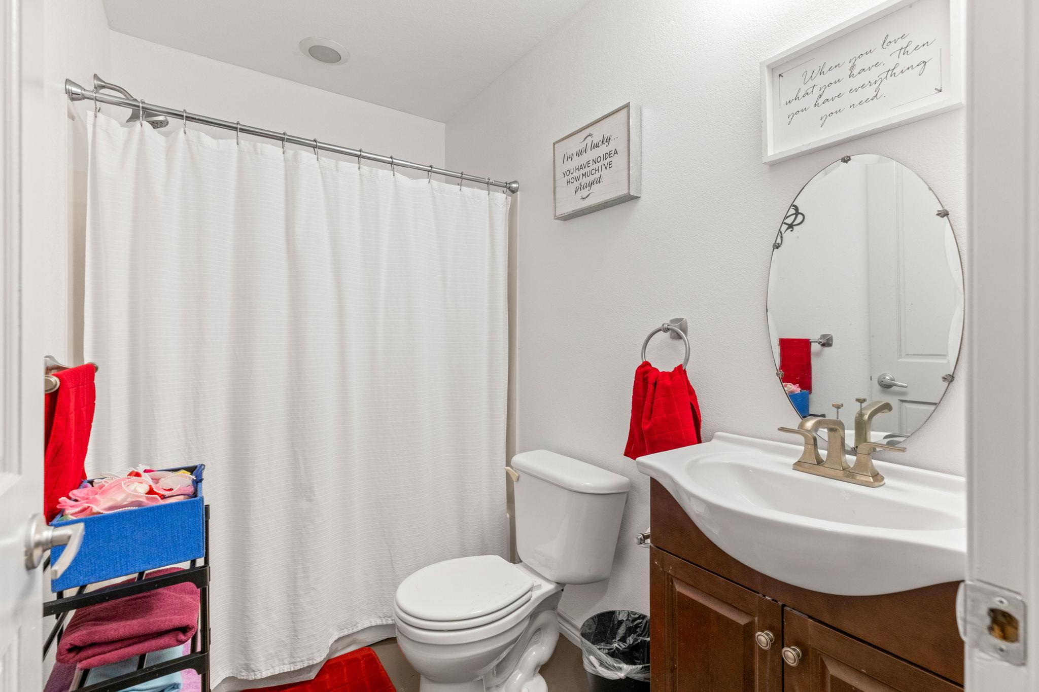 116 S Hackberry Ave, Luling, TX 78648