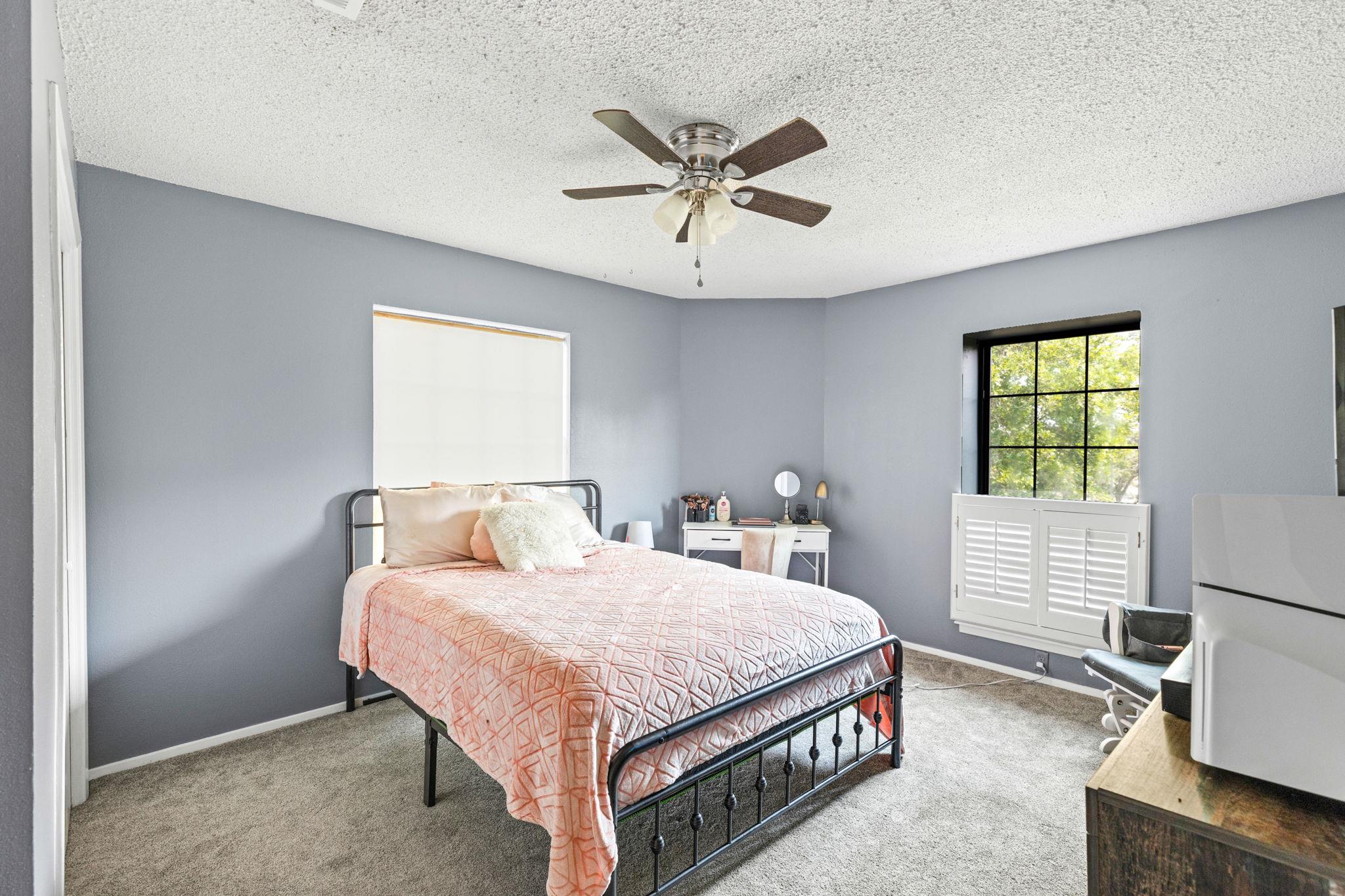 116 S Hackberry Ave, Luling, TX 78648