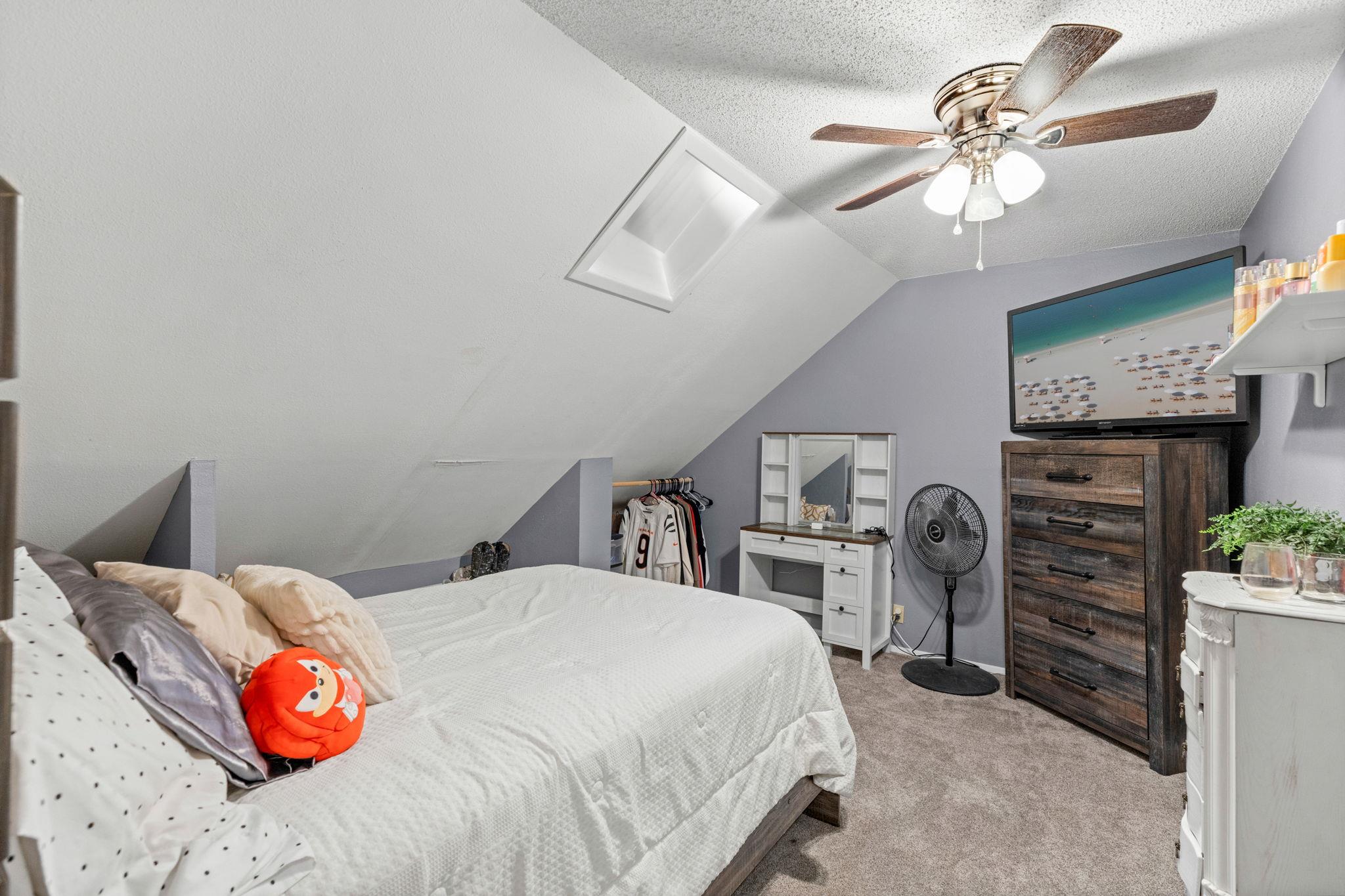 116 S Hackberry Ave, Luling, TX 78648