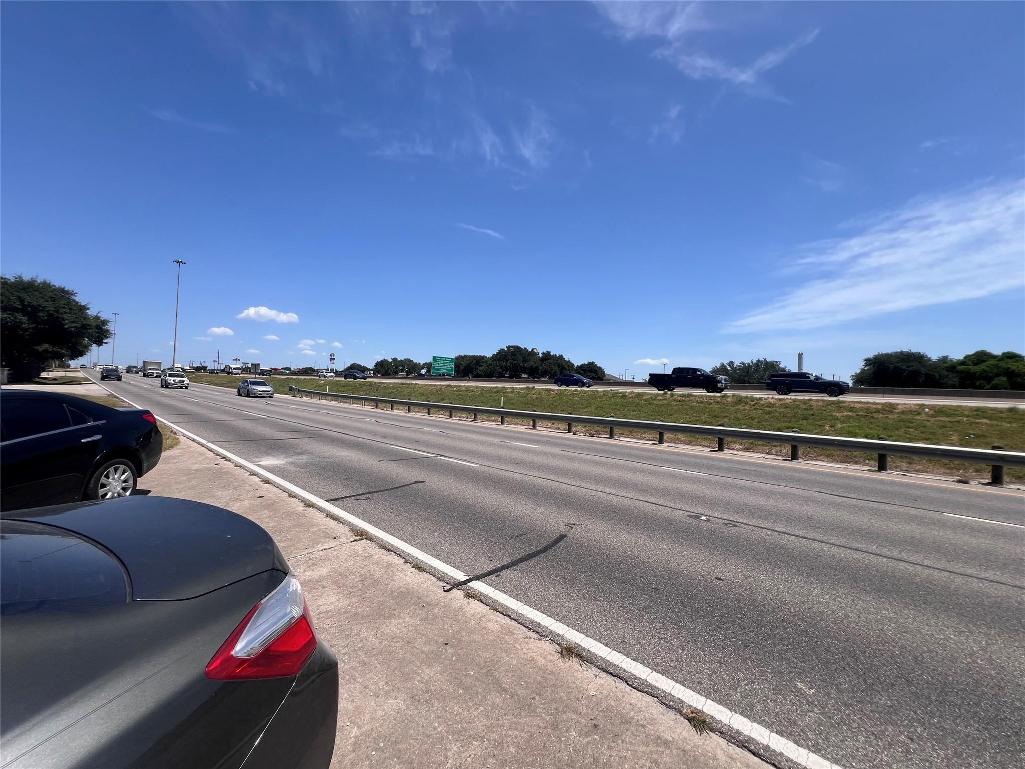 1700 N Interstate 35 Highway, Round Rock, TX 78681