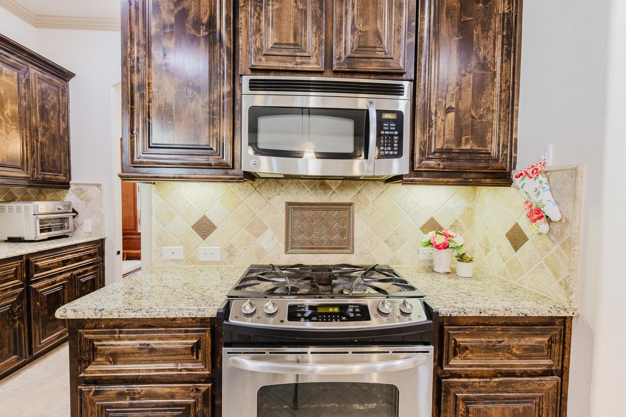 210 Yukon Cv, Hutto, TX 78634