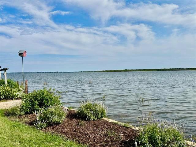 912 Cozy Ln, Tow, TX 78672