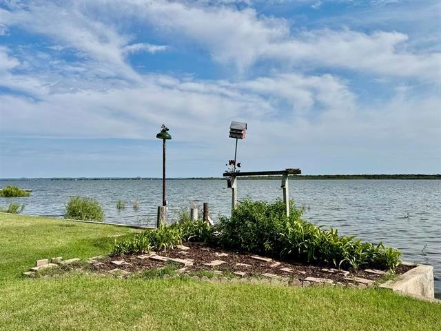 912 Cozy Ln, Tow, TX 78672