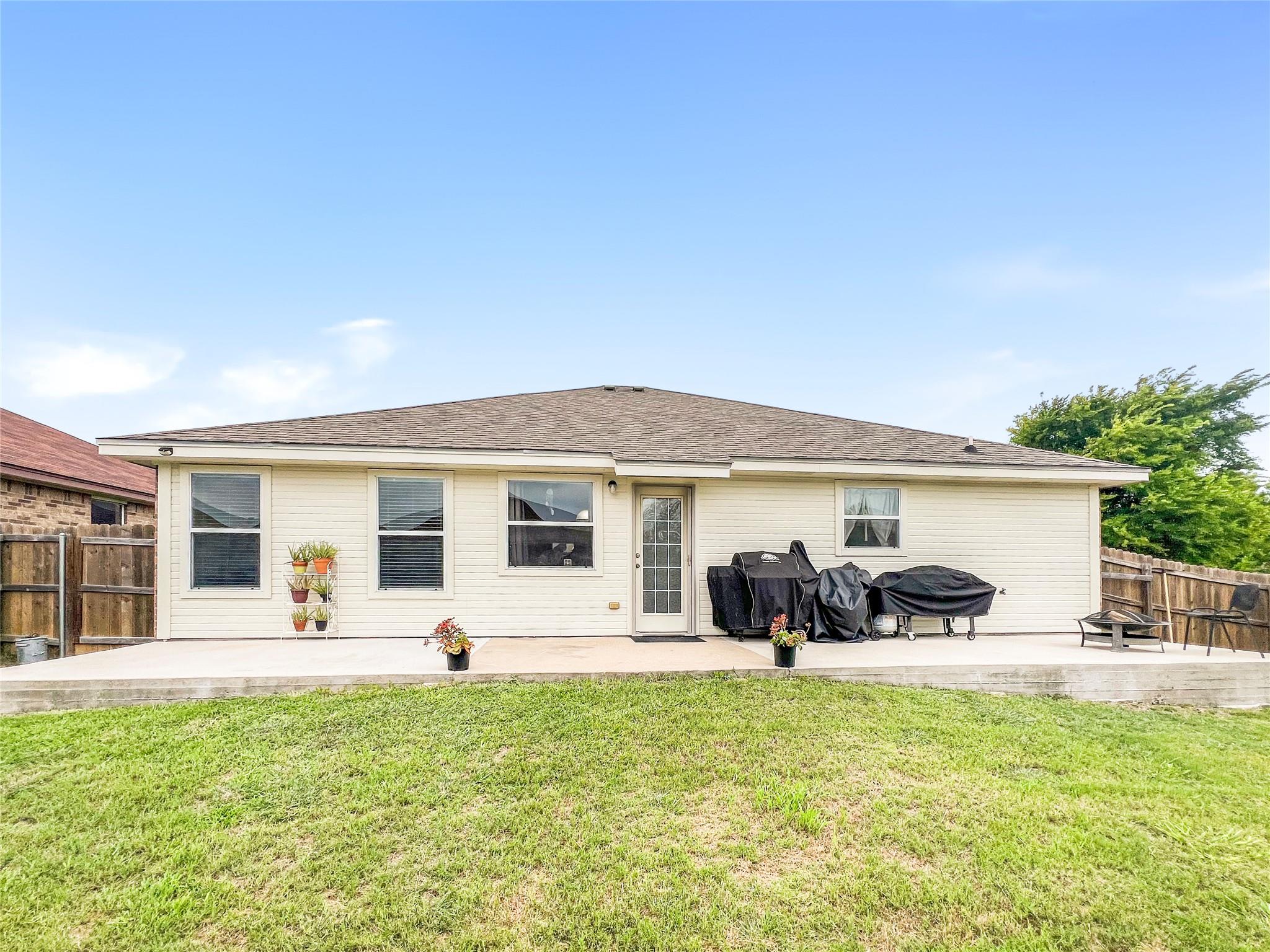 144 Calcite Ln, Jarrell, TX 76537