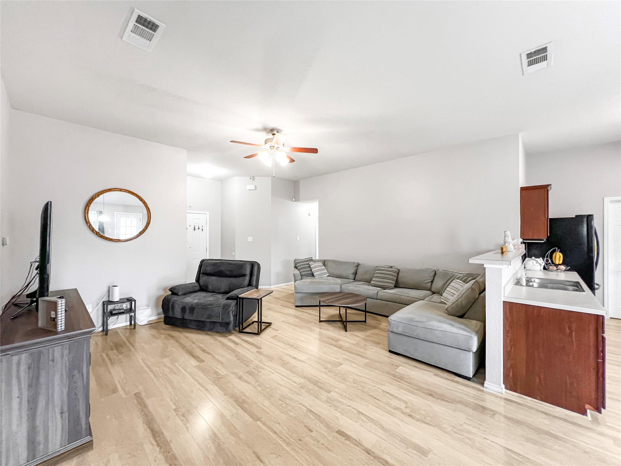 144 Calcite Ln, Jarrell, TX 76537