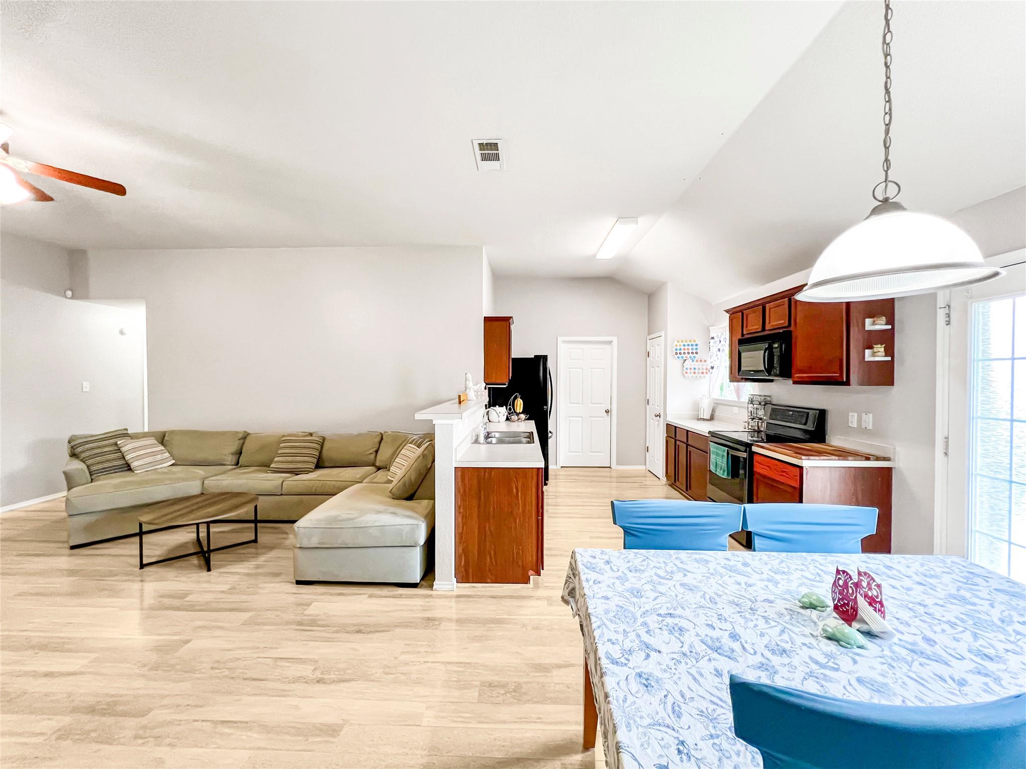 144 Calcite Ln, Jarrell, TX 76537