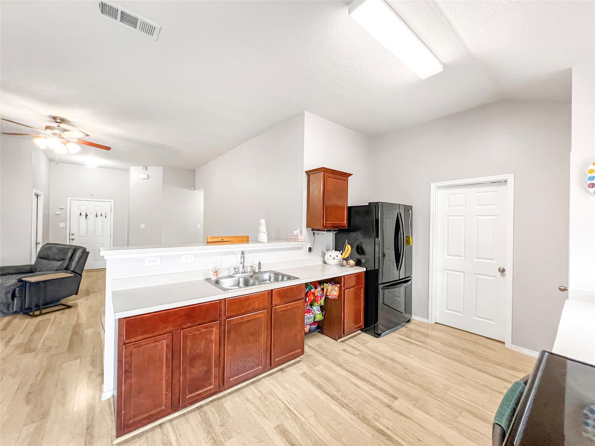 144 Calcite Ln, Jarrell, TX 76537