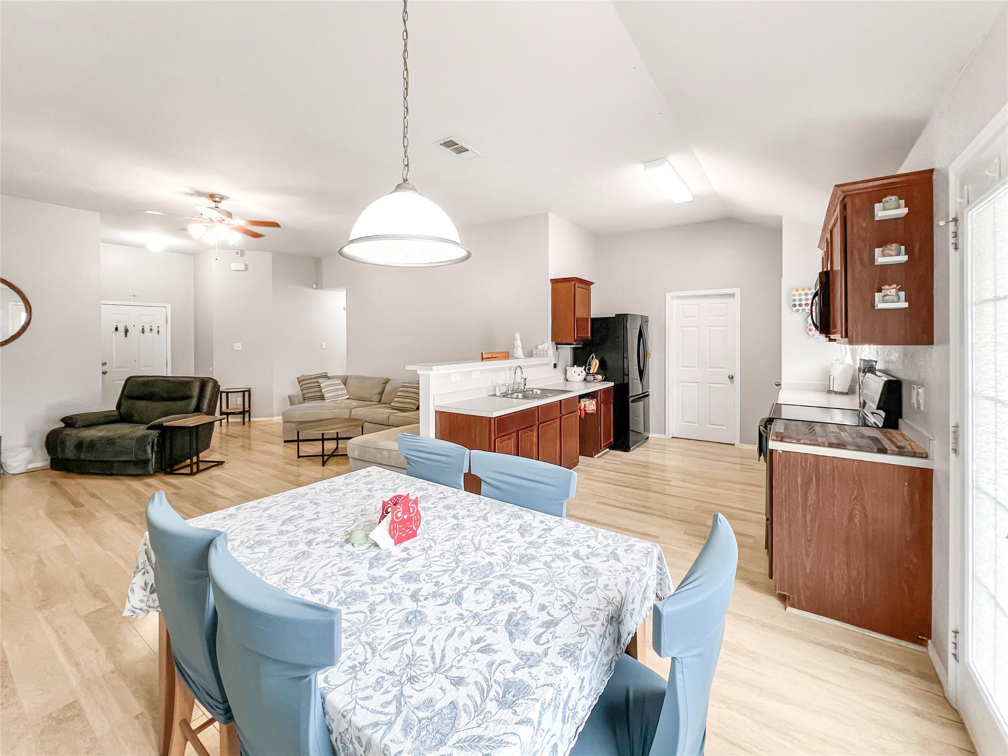 144 Calcite Ln, Jarrell, TX 76537