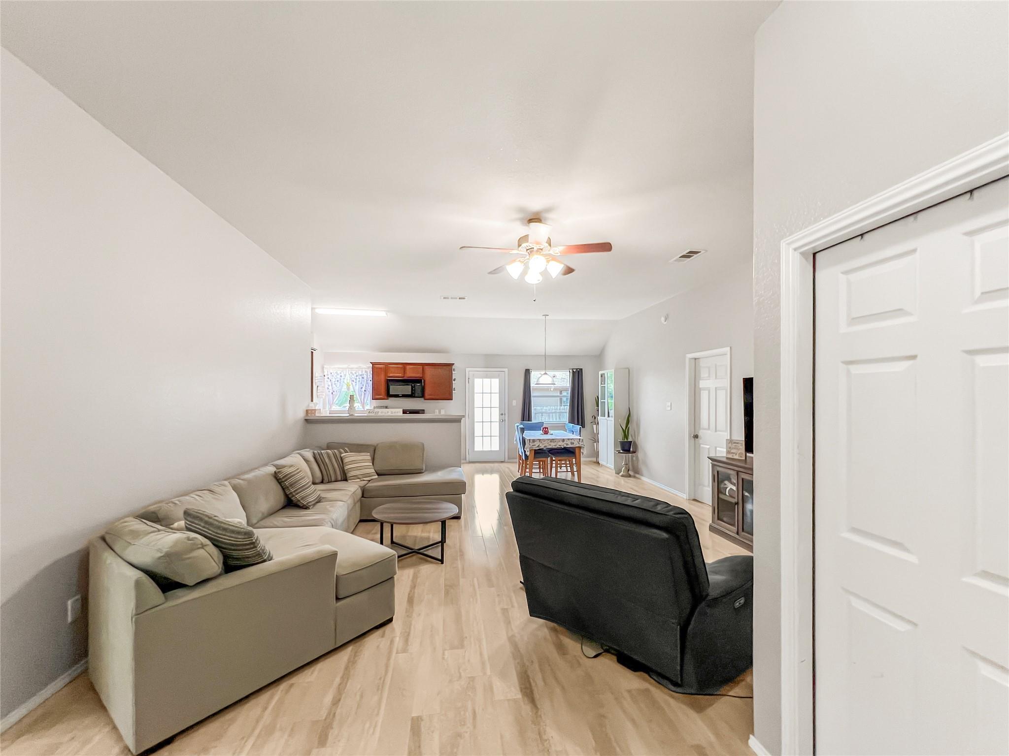 144 Calcite Ln, Jarrell, TX 76537