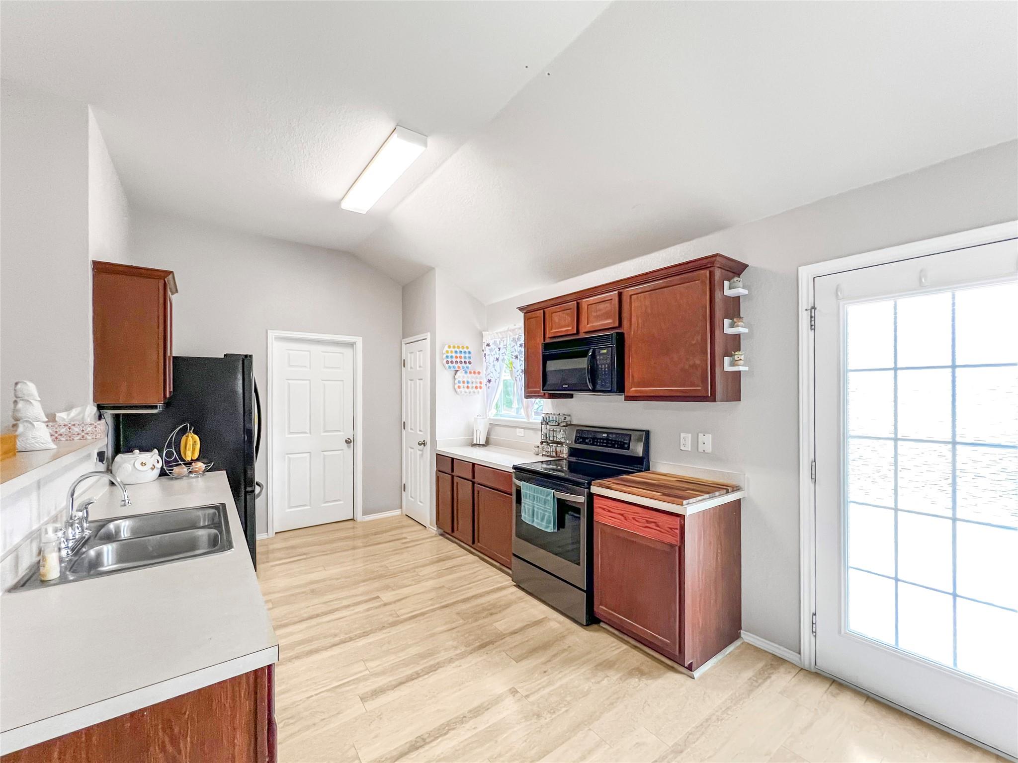 144 Calcite Ln, Jarrell, TX 76537