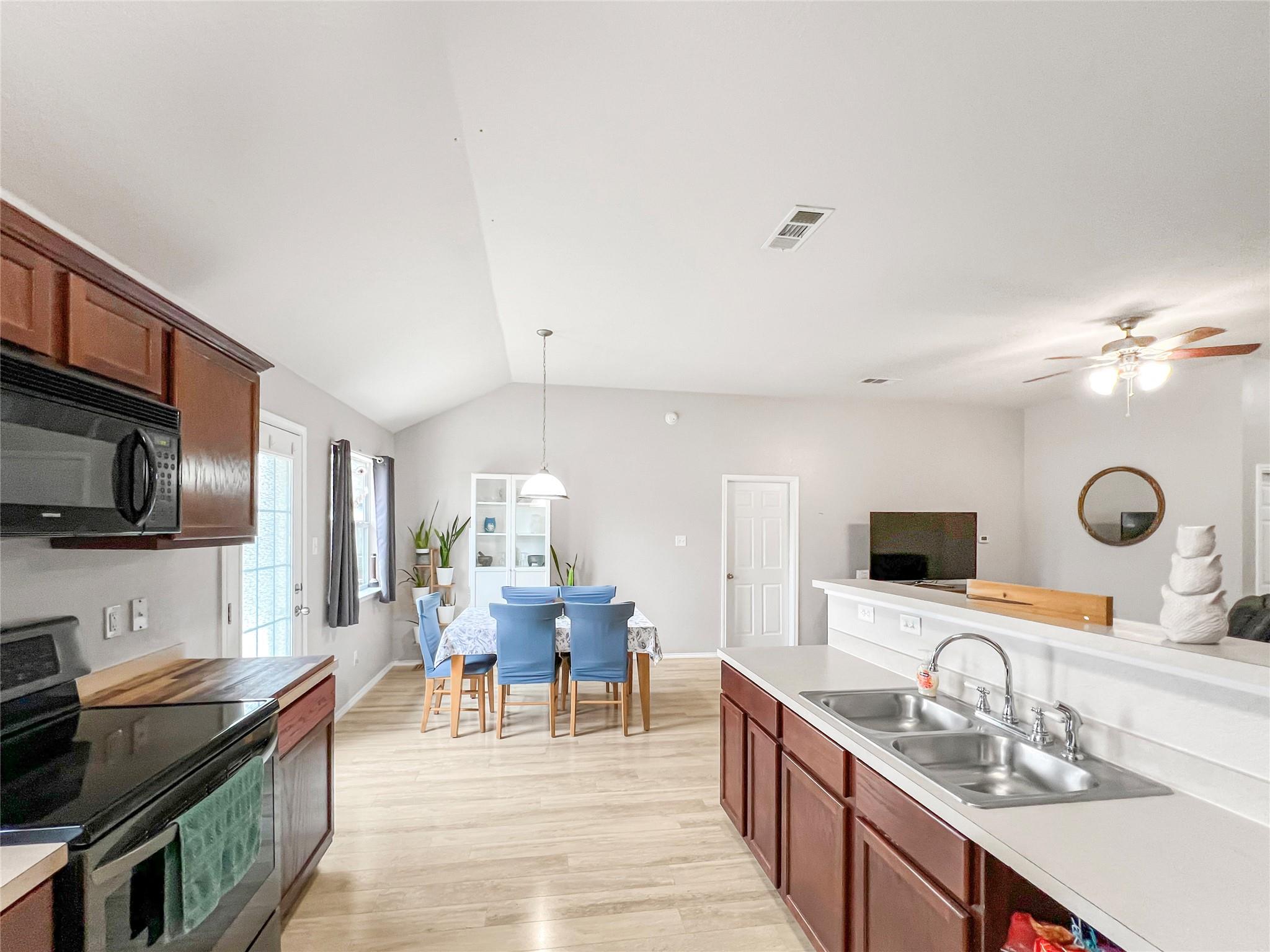 144 Calcite Ln, Jarrell, TX 76537
