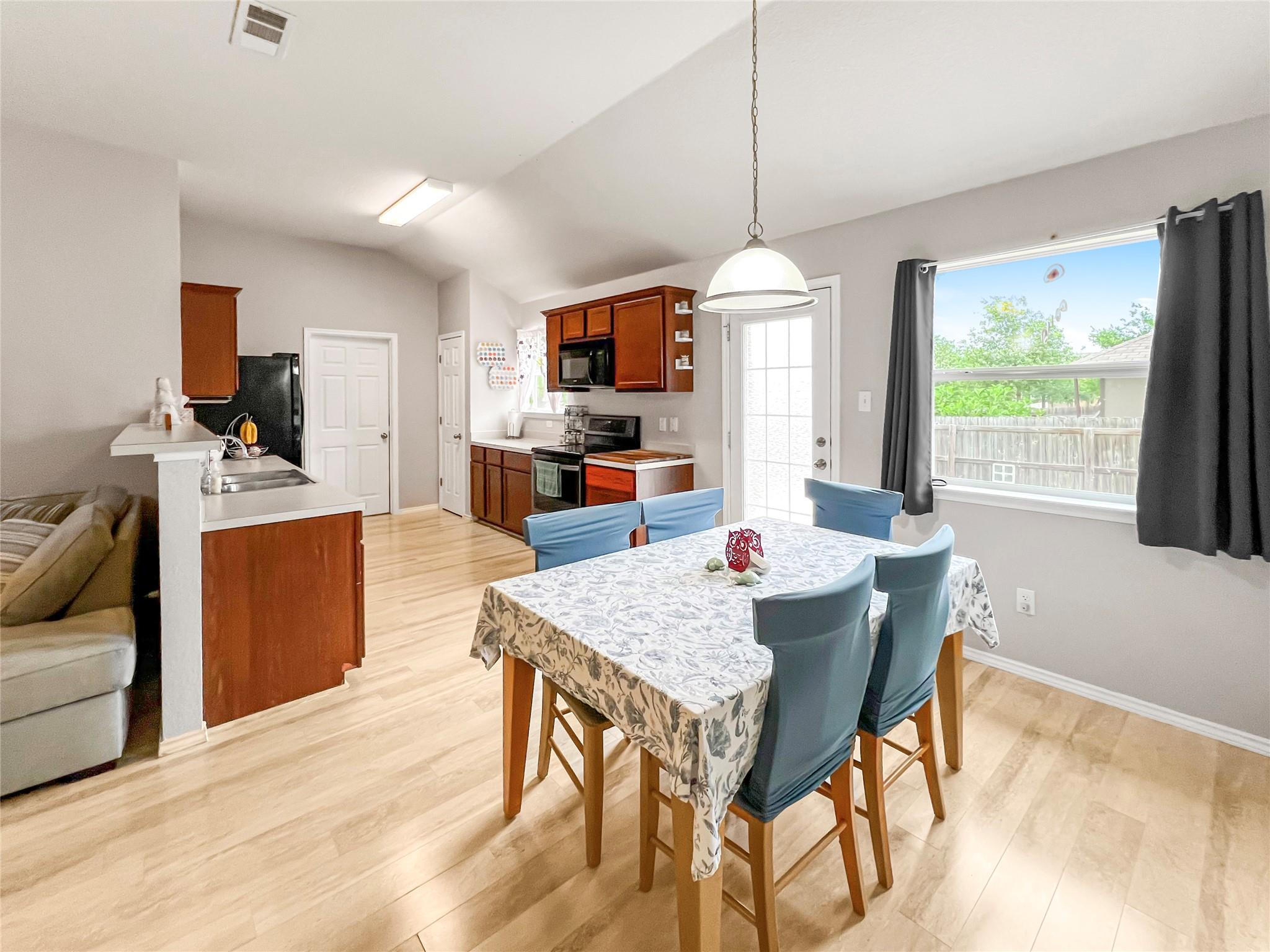 144 Calcite Ln, Jarrell, TX 76537
