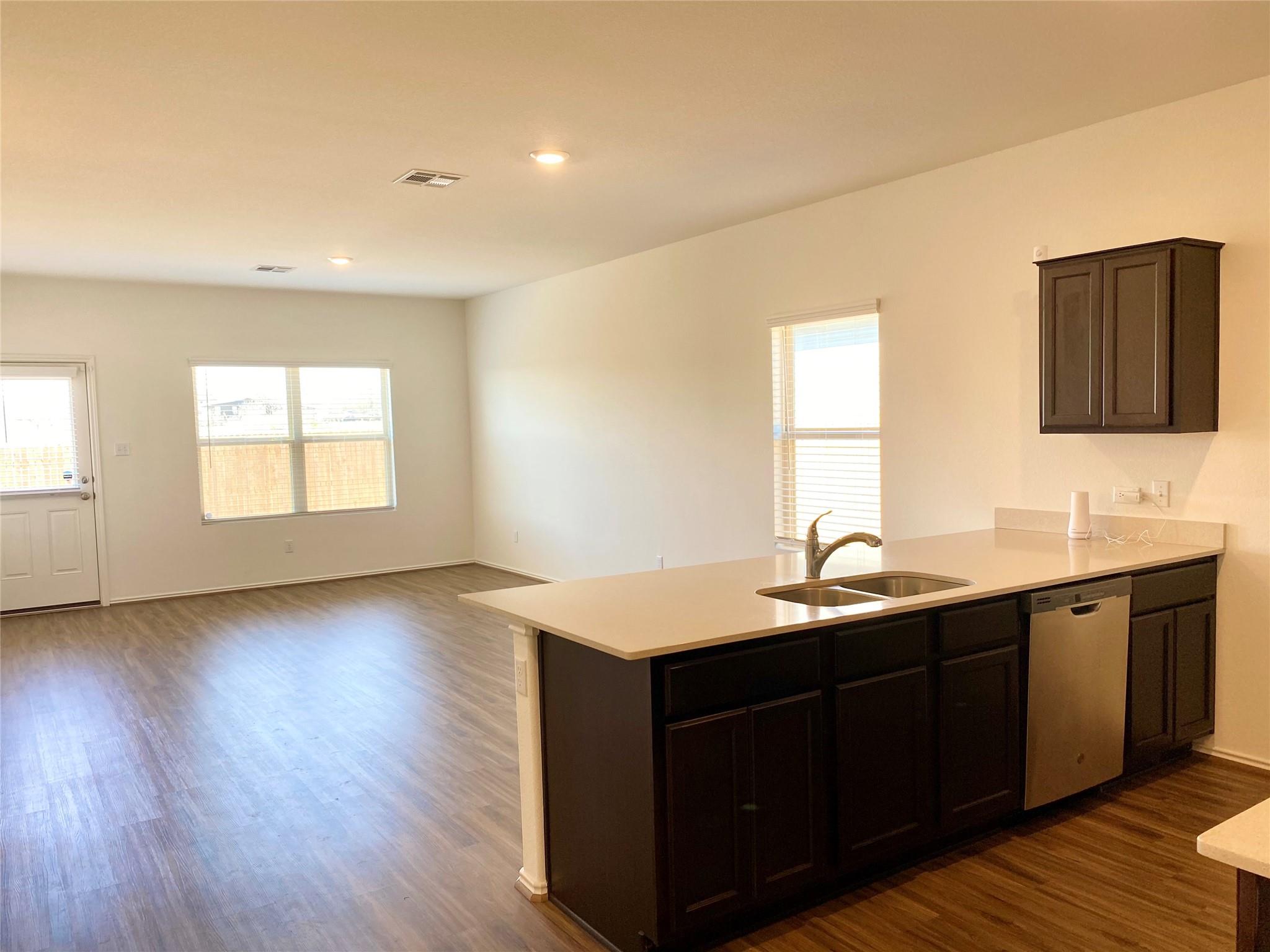 938 Circle Way, Jarrell, TX 76537